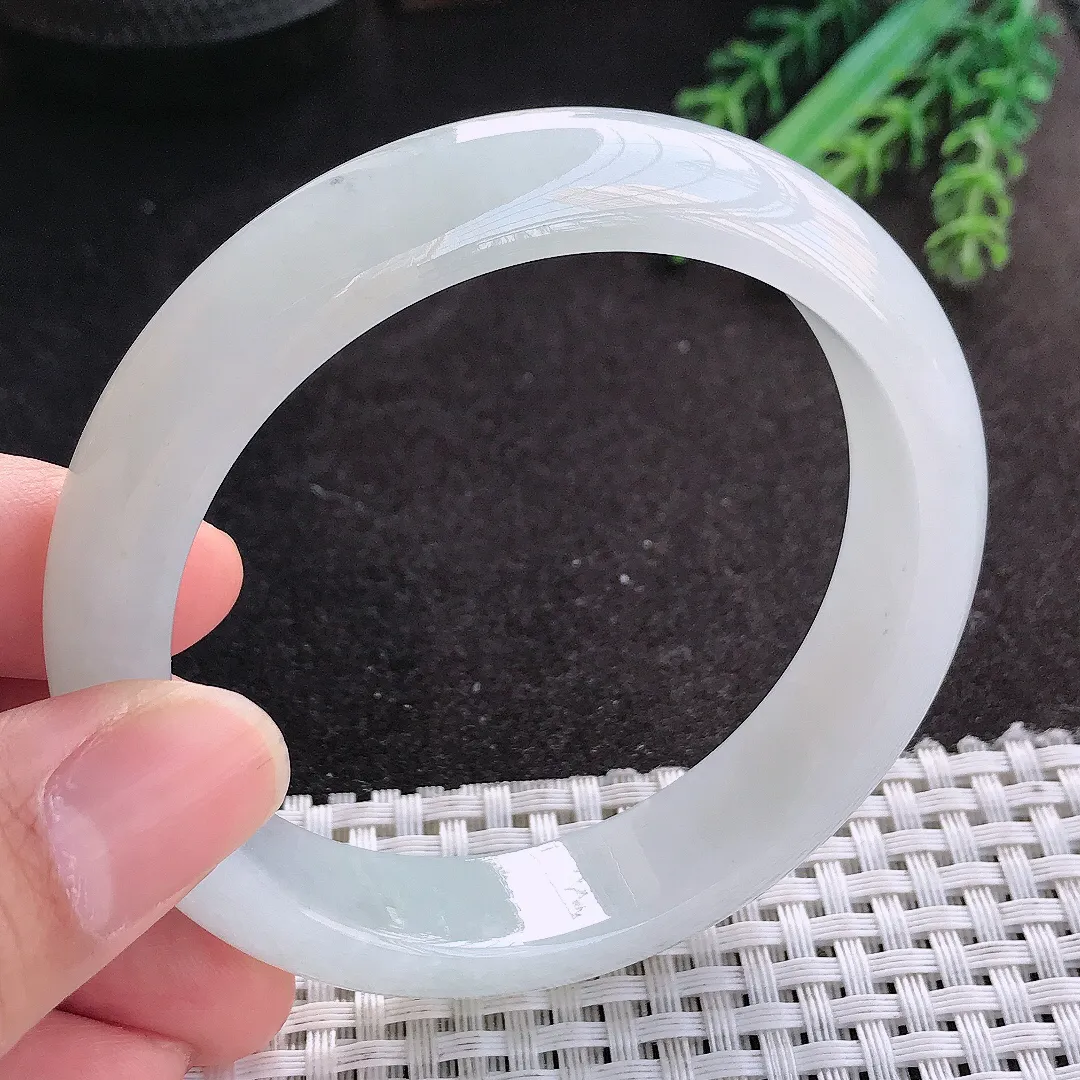 天然A货翡翠58/13.6/8.3老坑冰胶果冻月光白手镯宽边玉镯