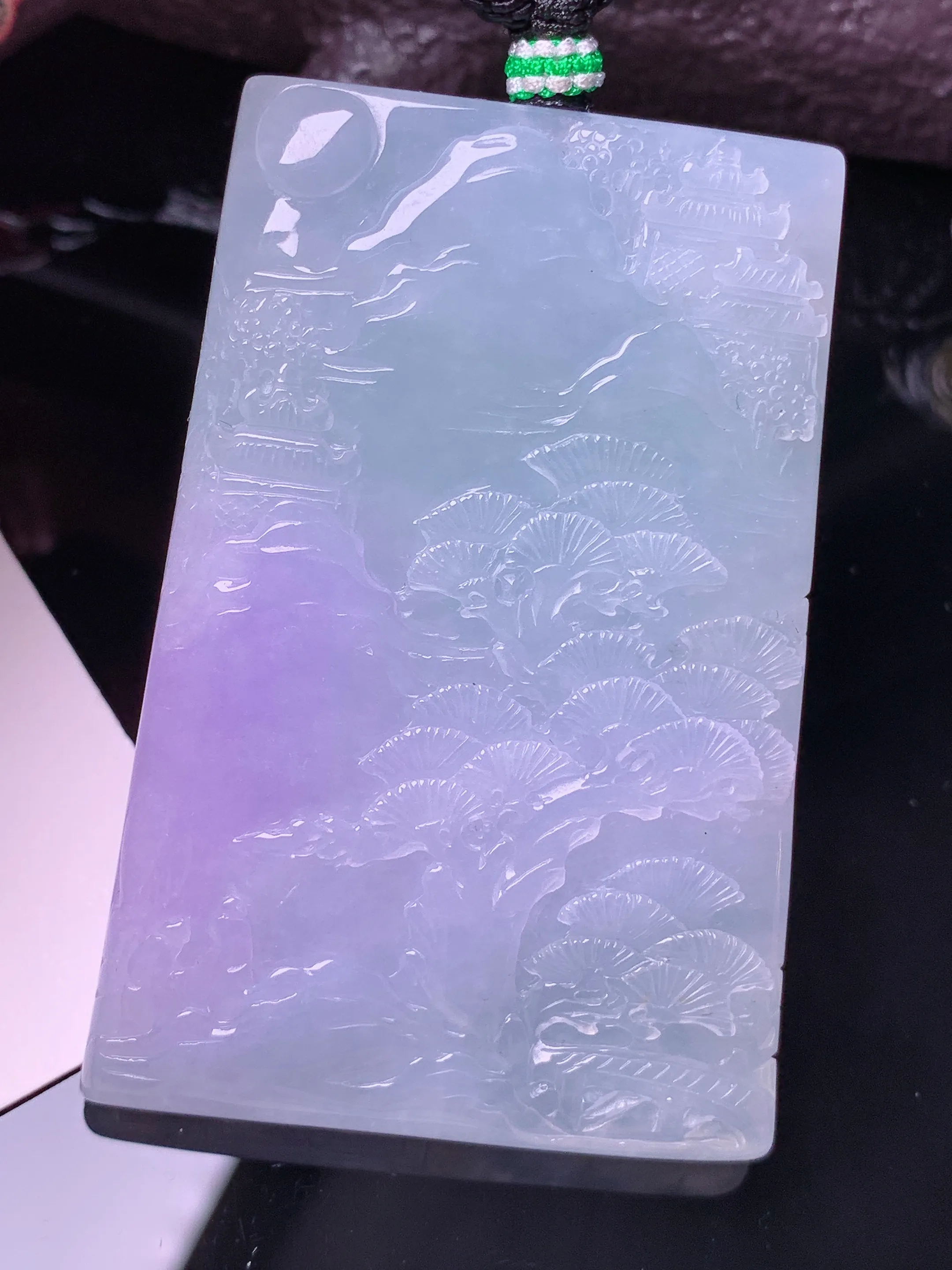 紫罗兰山水牌吊坠 玉质细腻 水润亮眼 色泽艳丽 整体尺寸60*40.8*6.8