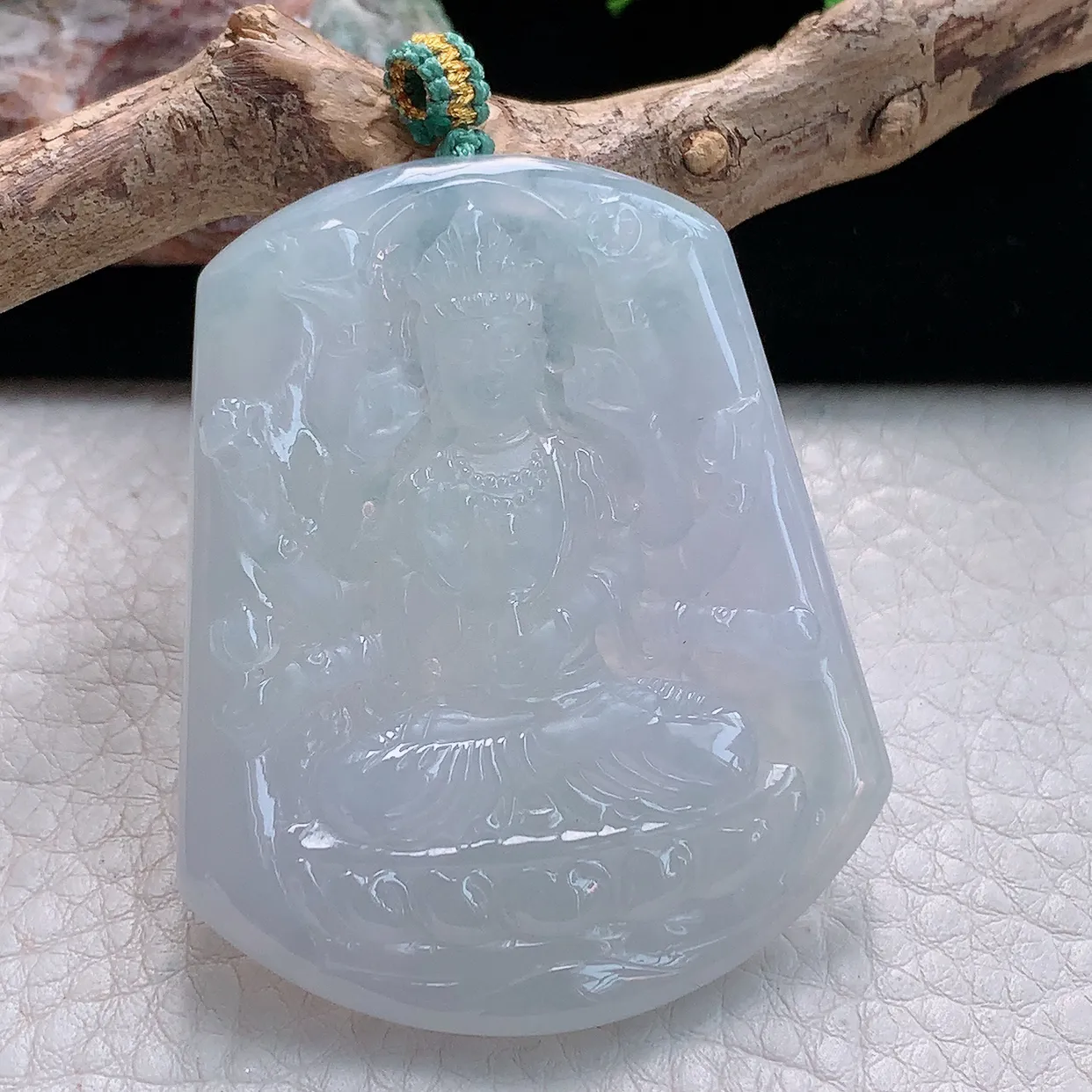 yn实拍56*45.5*5.8天然翡翠a货千手观音吊坠冰透精雕守护神玉坠