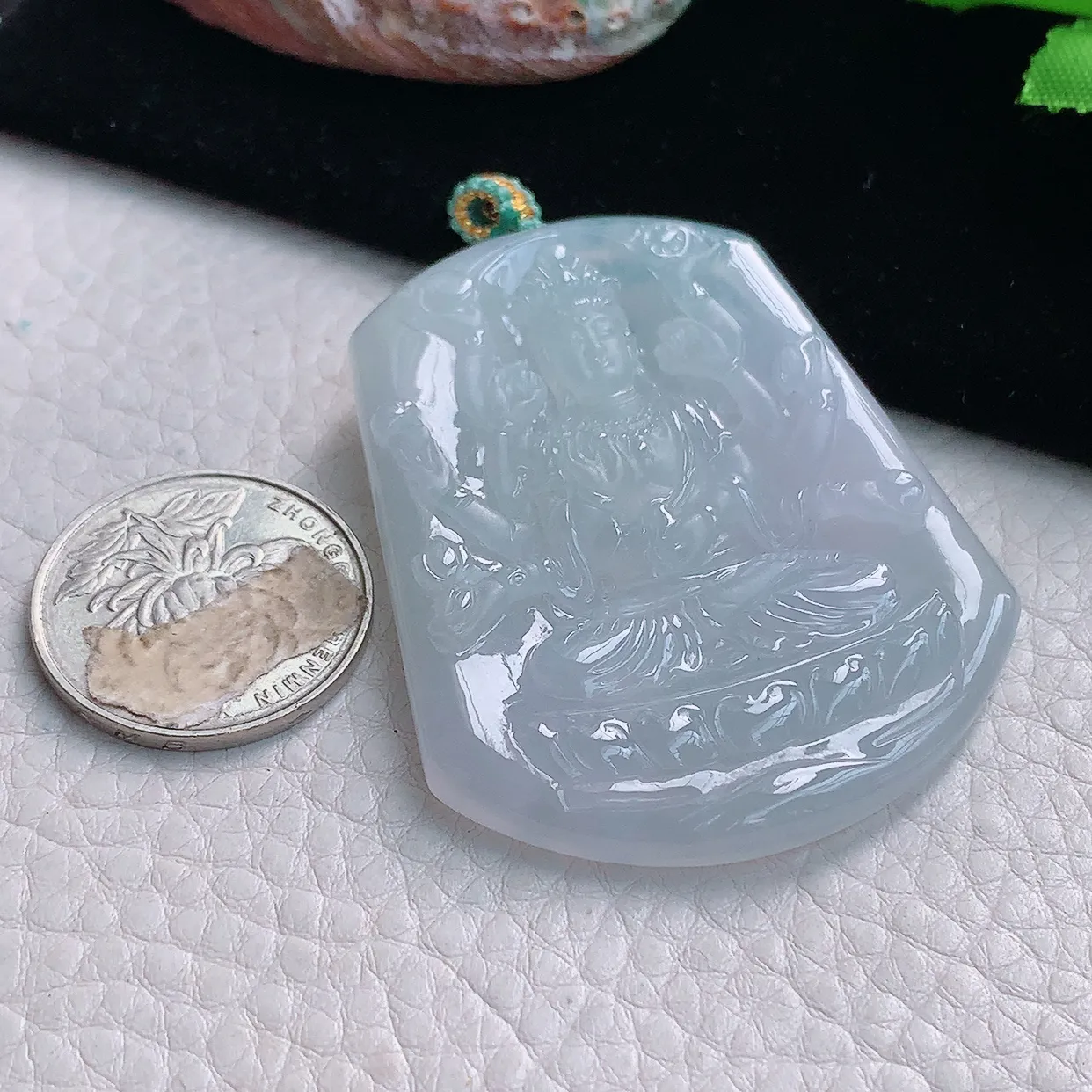 yn实拍56*45.5*5.8天然翡翠a货千手观音吊坠冰透精雕守护神玉坠