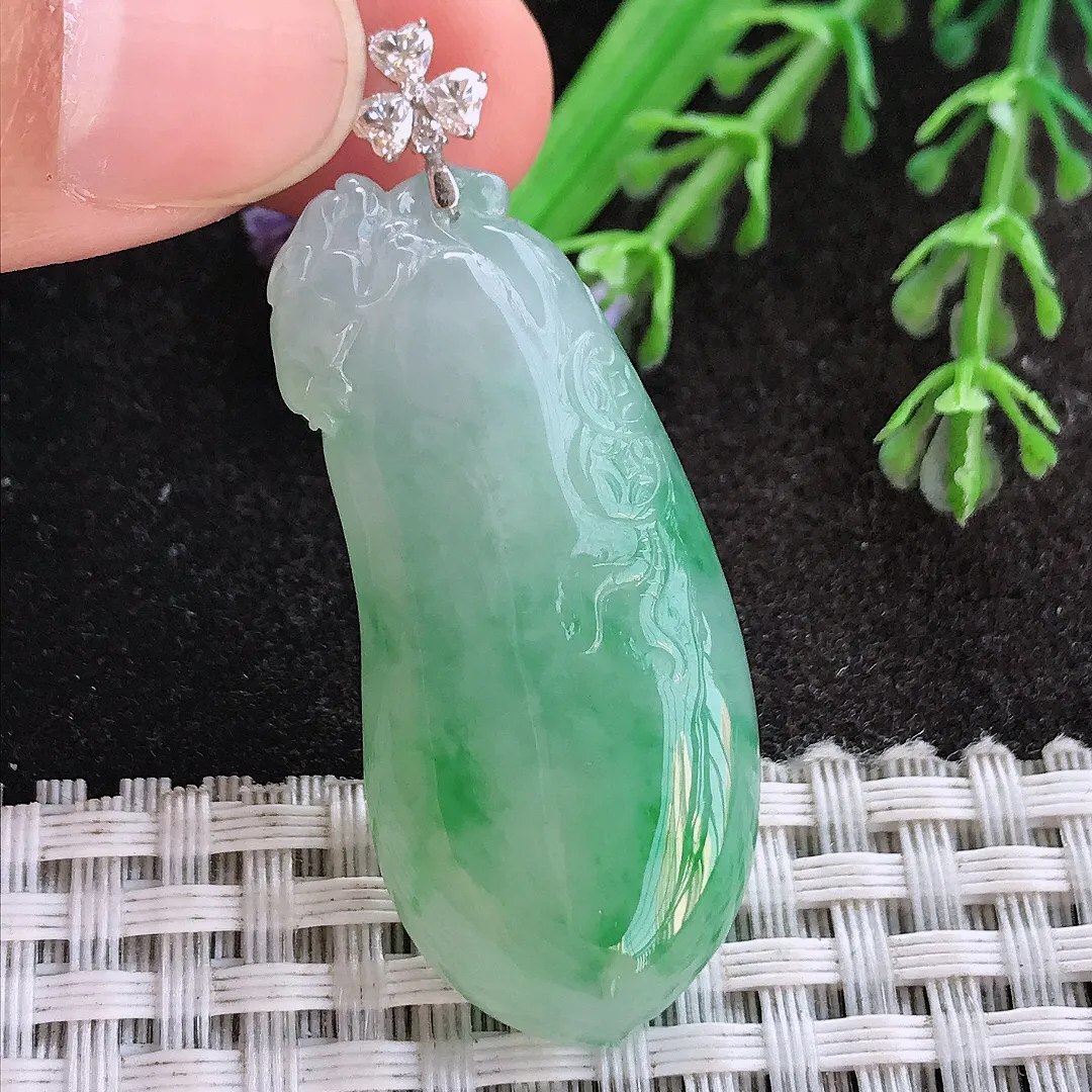 天然A货翡翠43/19/7.6老坑18k金镶嵌冰胶果冻飘阳绿福瓜吊坠翡翠挂件