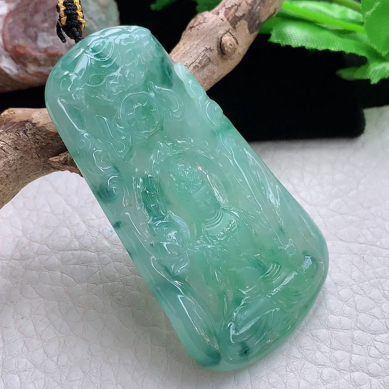 kh实拍65*36*5.5天然翡翠a货精雕满绿底飘花虚空藏玉吊坠生肖守护神玉坠