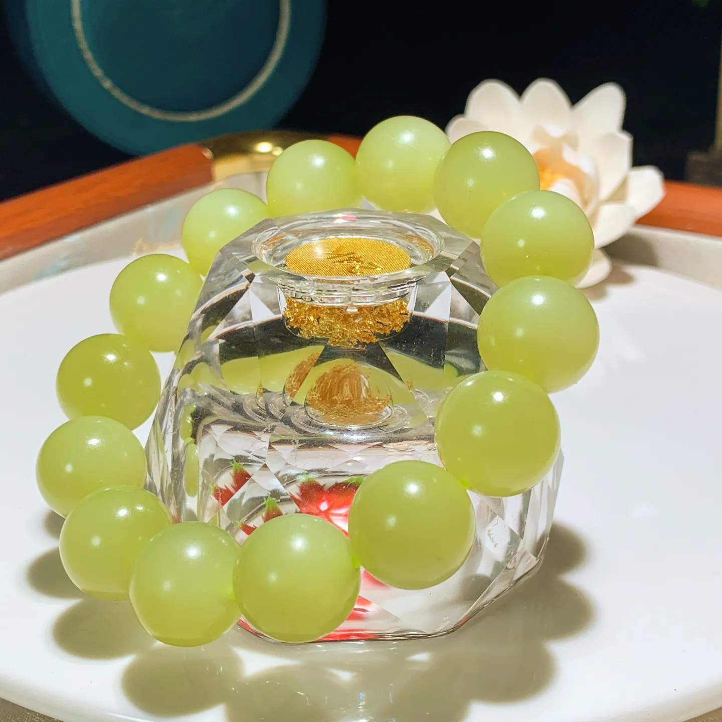 新疆和田玉若羌黄口料圆珠手串。单颗尺寸16！玉质细腻油润。手推出油。佩戴高端典雅。lt251210