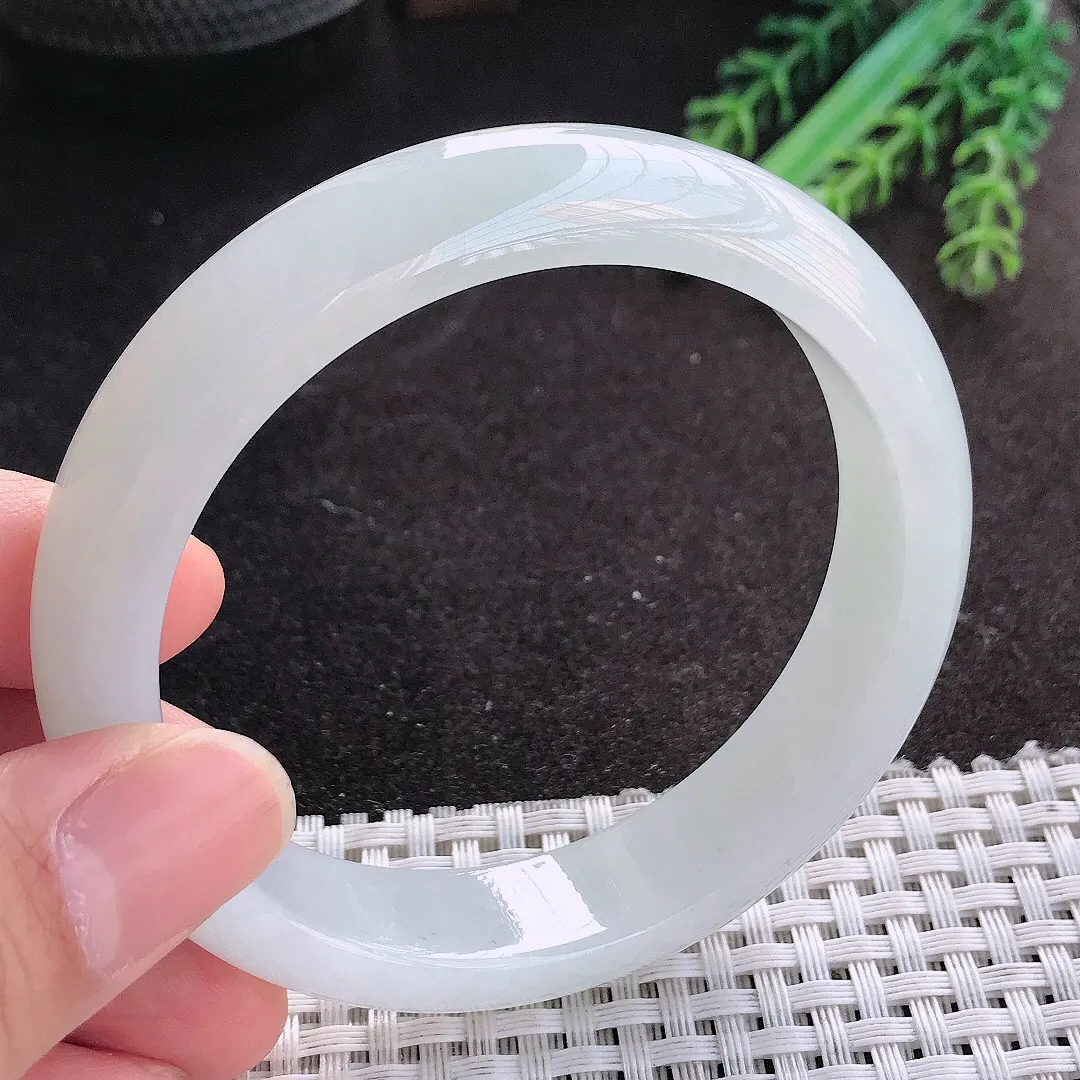 天然A货翡翠58/13.6/8.3老坑冰胶果冻月光白手镯宽边玉镯