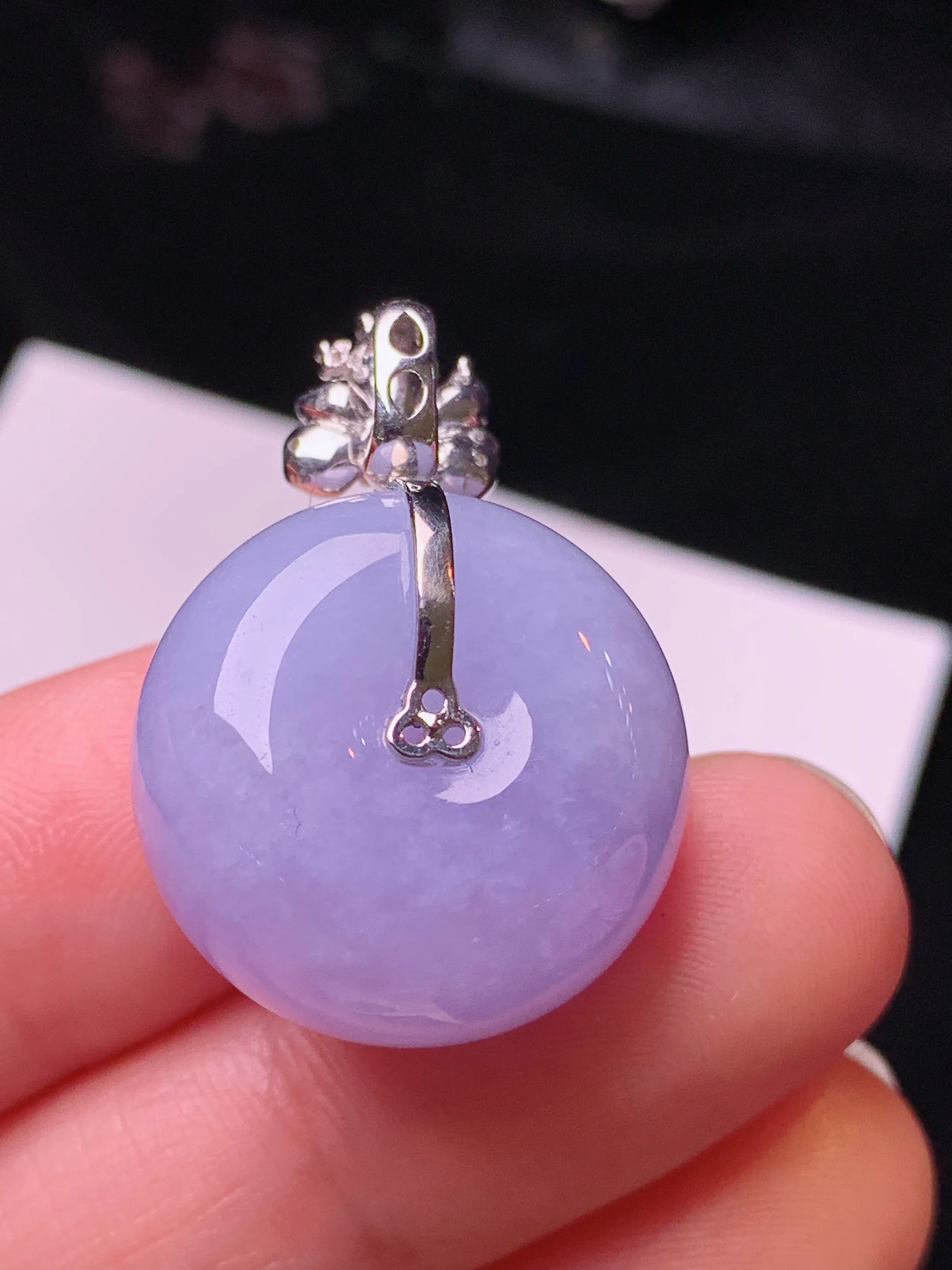 18k金钻镶嵌紫罗兰平安扣吊坠 玉质细腻 水润亮眼 色泽艳丽 整体尺寸29.3*20.2*12.8