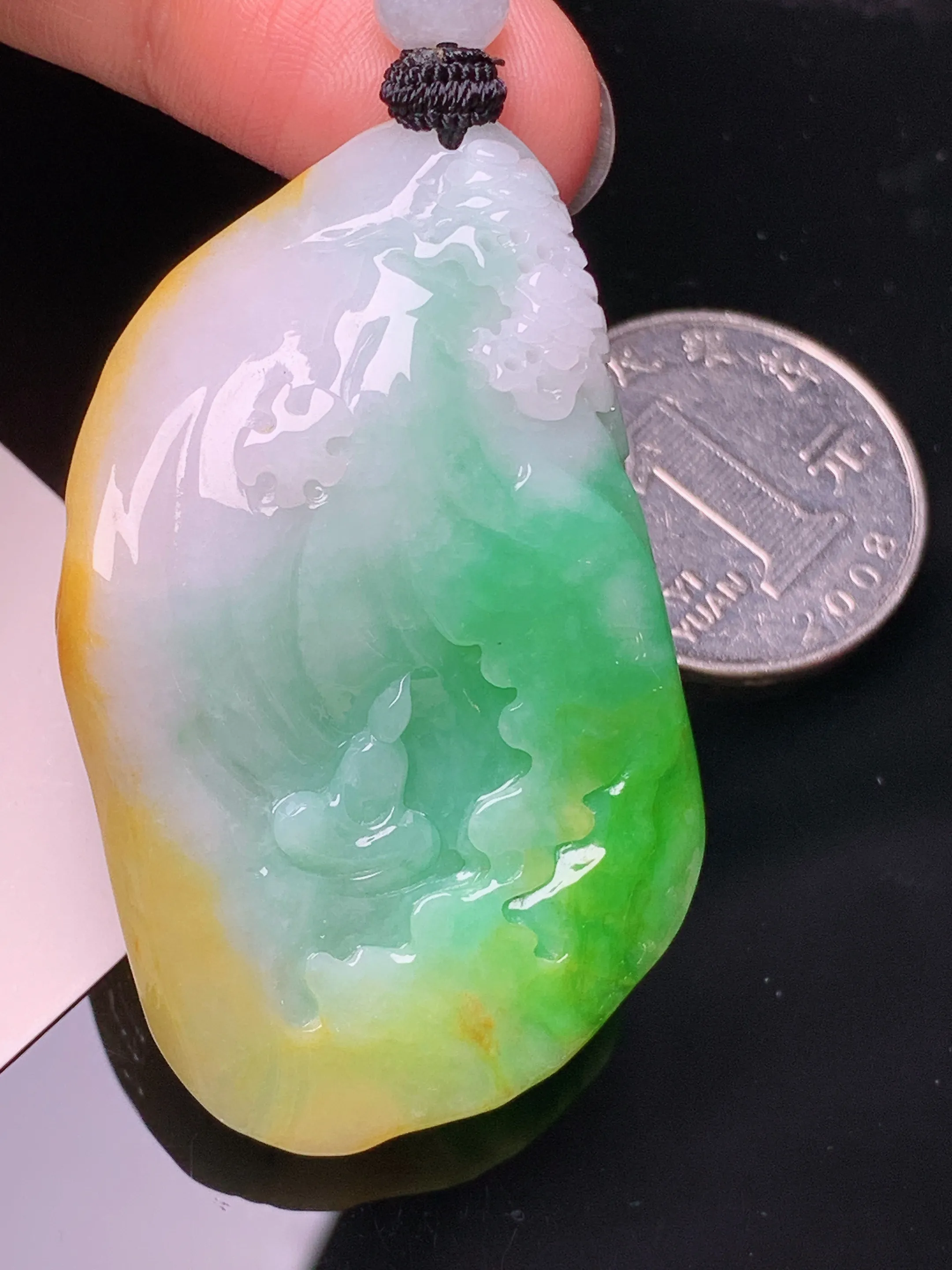 飘黄绿悟道玉质细腻 水润亮眼 色泽艳丽 整体尺寸52*32.5*12.5