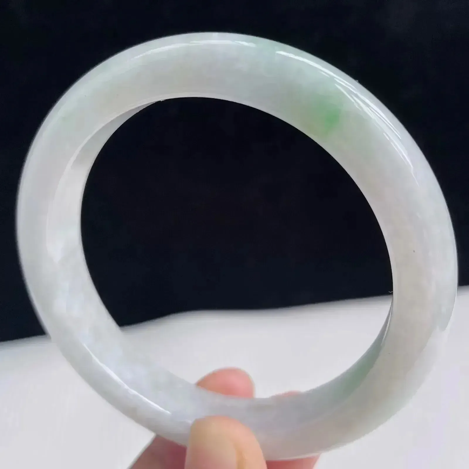 54.8圈口好种色玉镯翡翠A货飘绿手镯47.75g