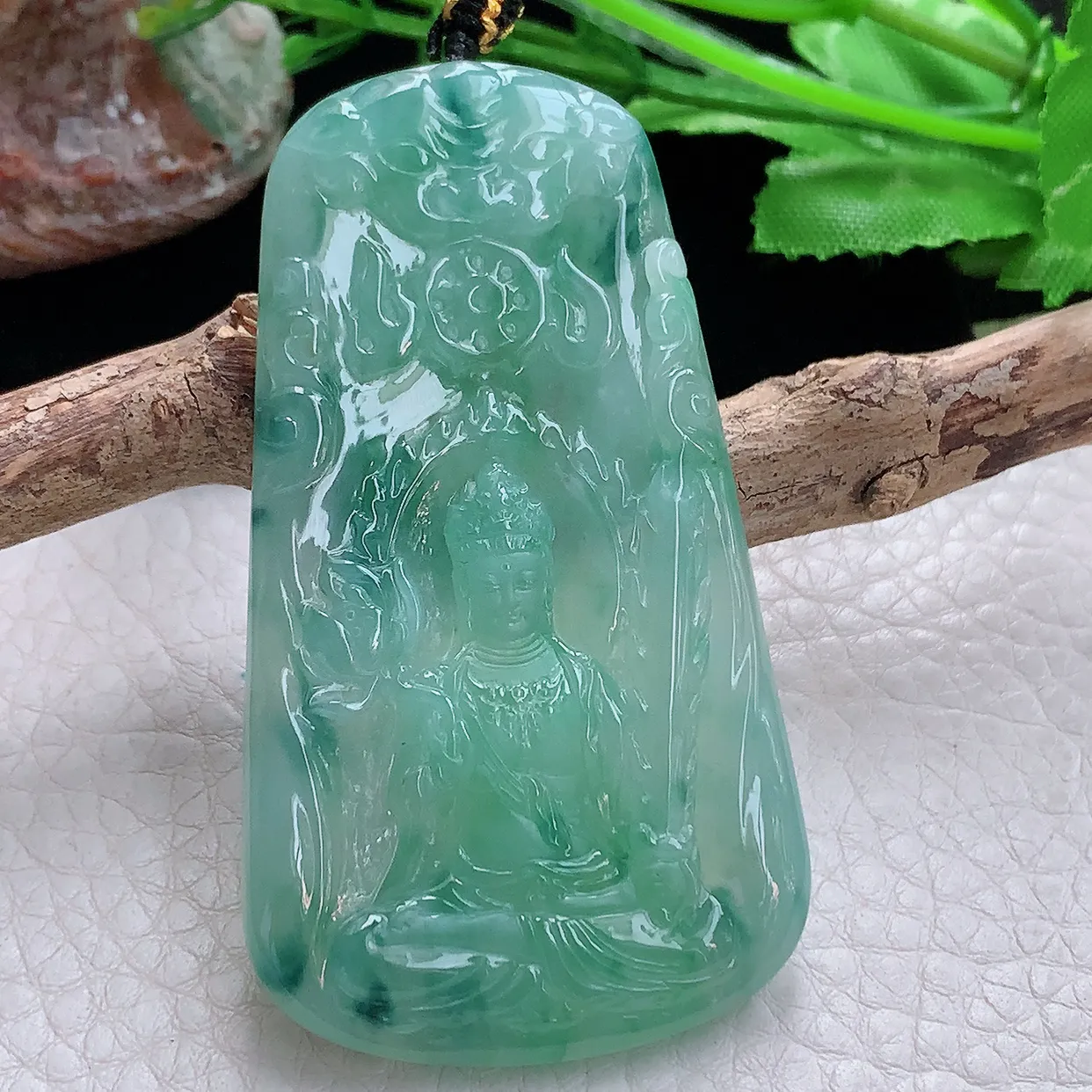 kh实拍65*36*5.5天然翡翠a货精雕满绿底飘花虚空藏玉吊坠生肖守护神玉坠
