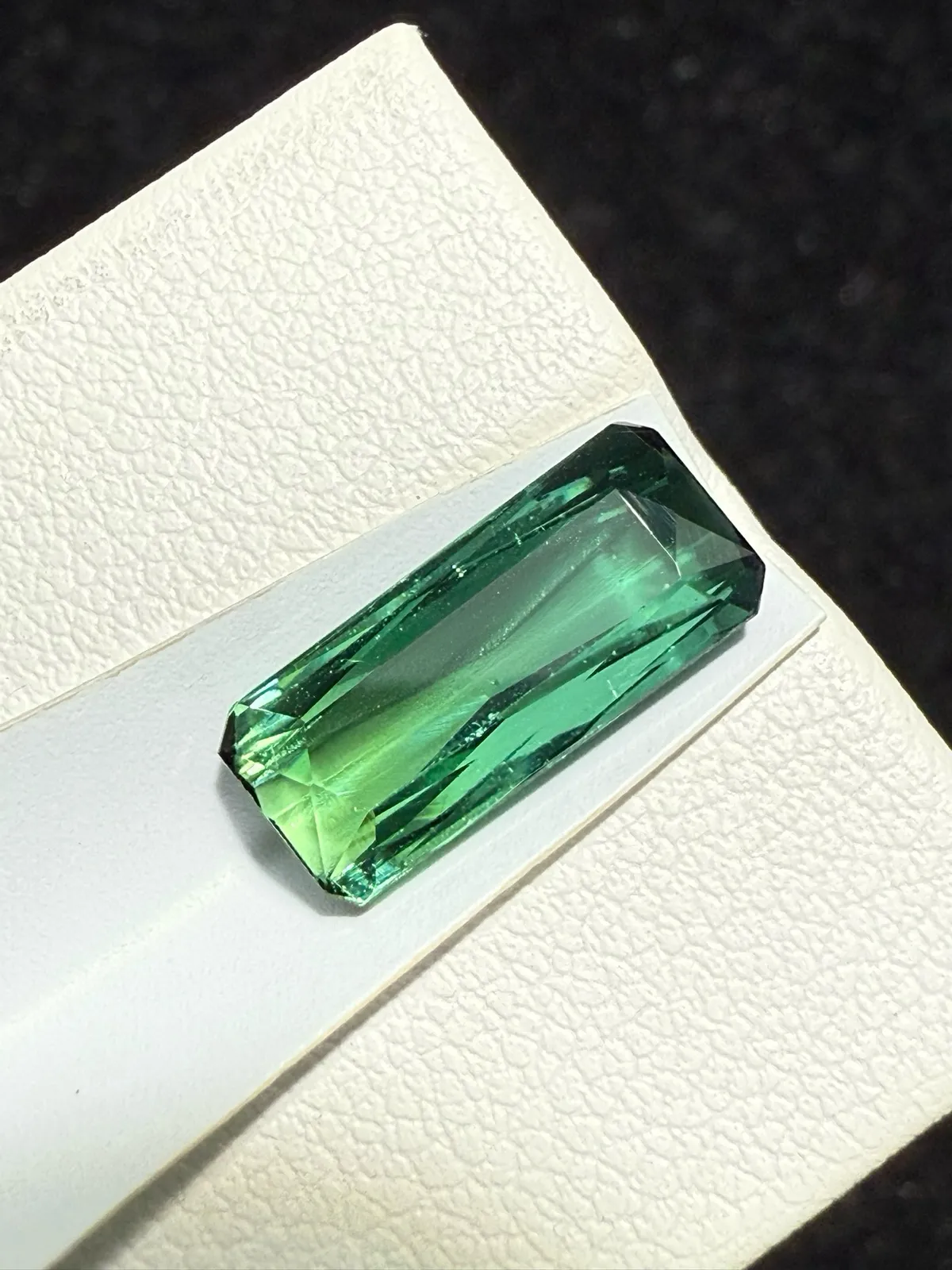 【高端珠宝】天然极美蓝绿碧玺裸石
重量: 3.45ct  规格: 13.4*6*4.3毫米
精湛切工