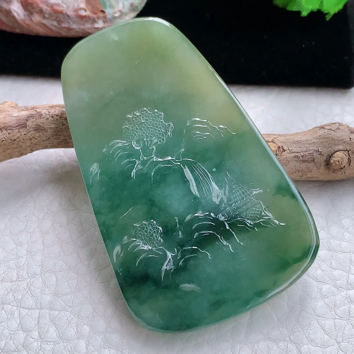 ktj实拍65.2*40*7.3天然翡翠a货精雕三彩山水 大好河山玉吊坠