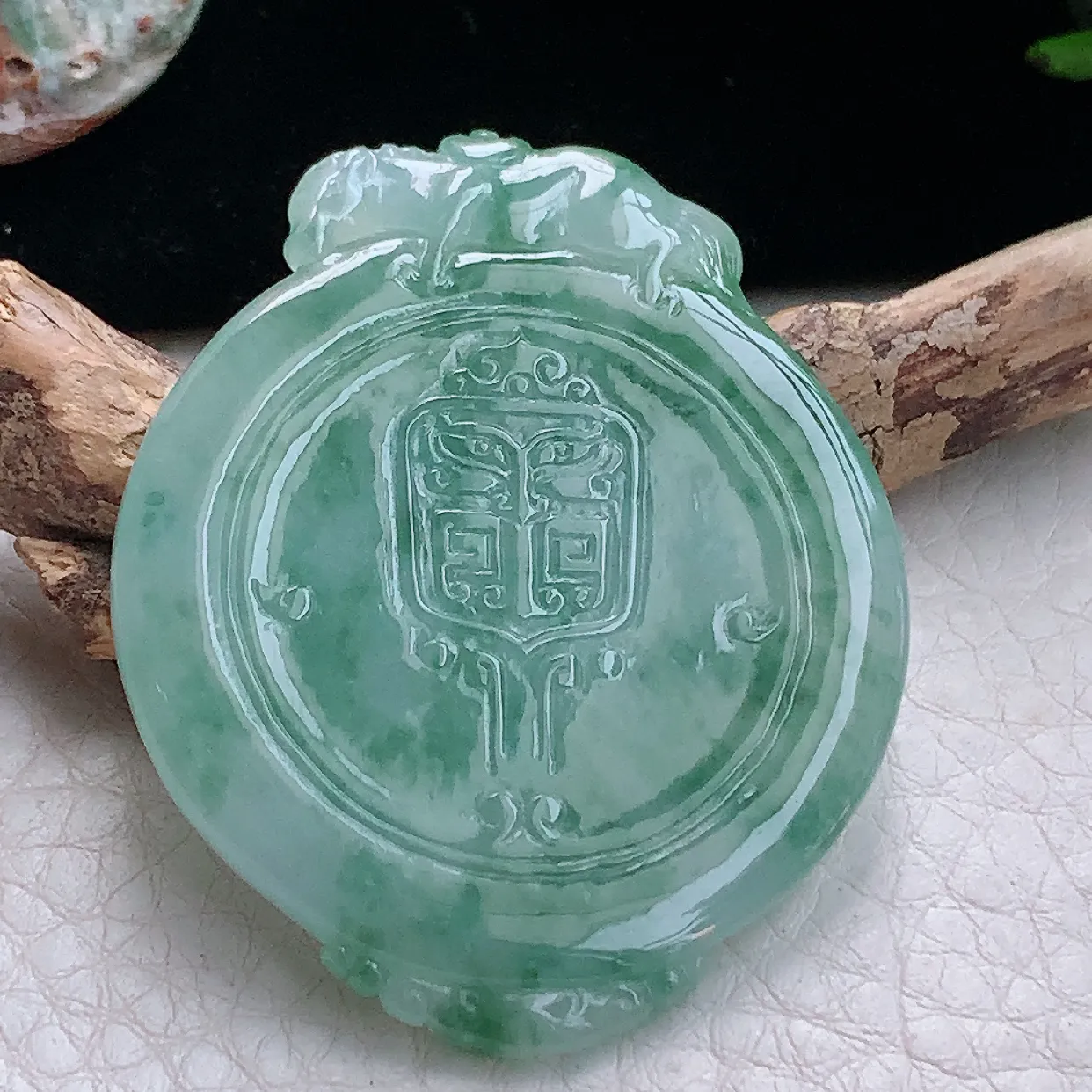 ktj实拍47.8*39.3*4.5天然翡翠a货怀古雕飘花玉佩玉吊坠