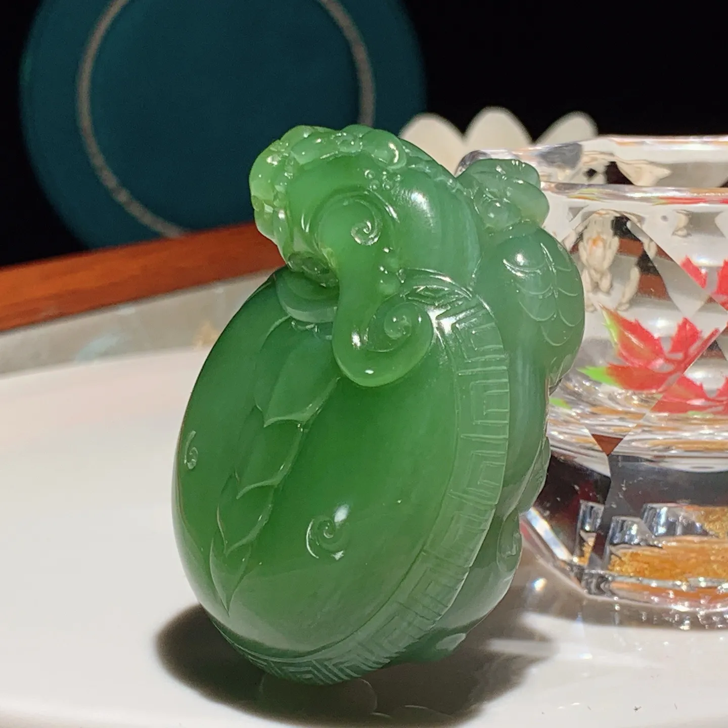 和田玉阳绿猫眼俄罗斯碧玉富贵长寿龙龟把件。猫眼龙龟把件。尺寸57/45/25重106克。玉质细腻油润。手推出油。佩戴高端典雅。lt251209