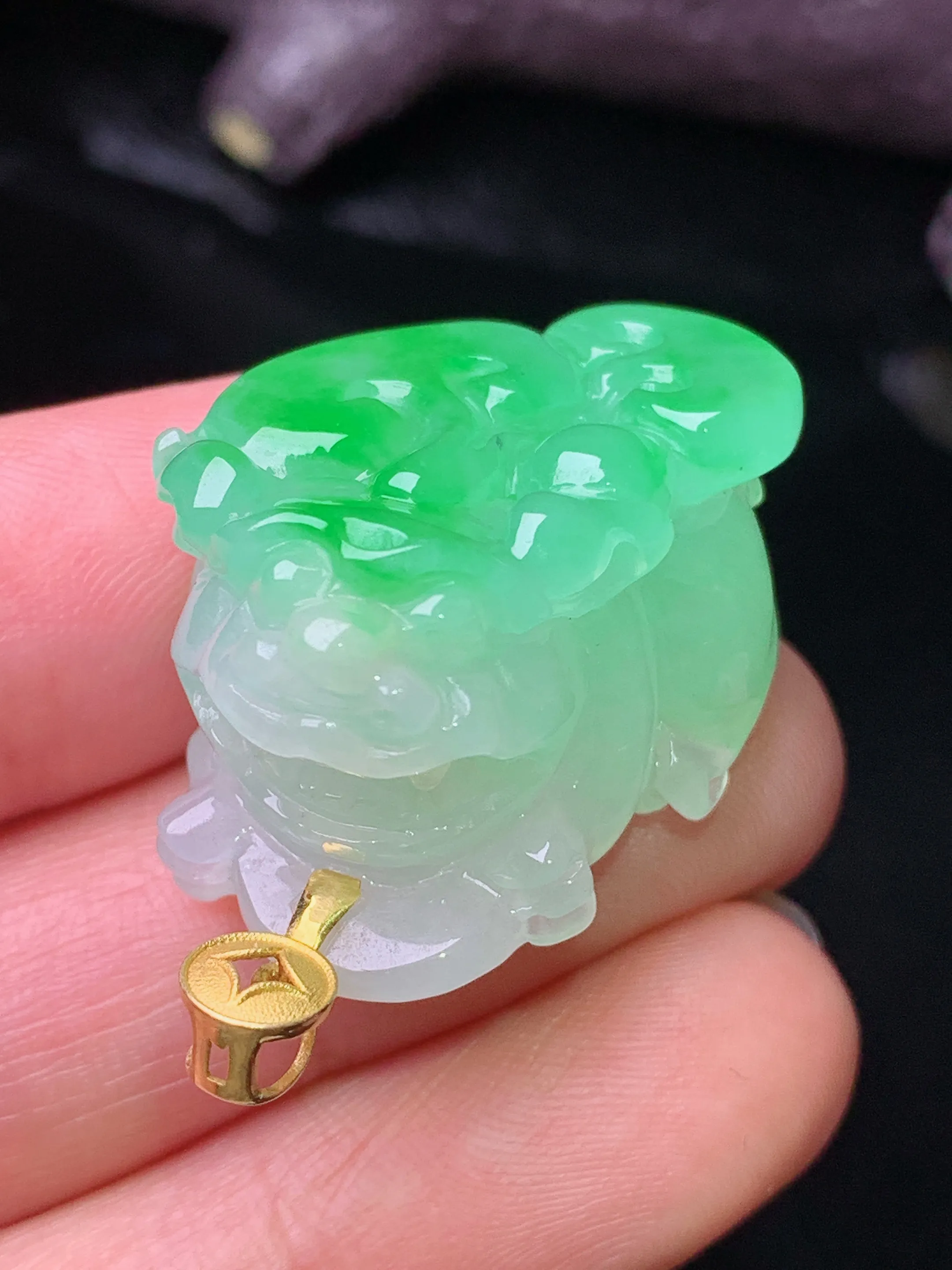 18k金翠绿貔貅吊坠 玉质细腻 水润亮眼 色泽艳丽 裸石尺寸30.3*18.8*15.3