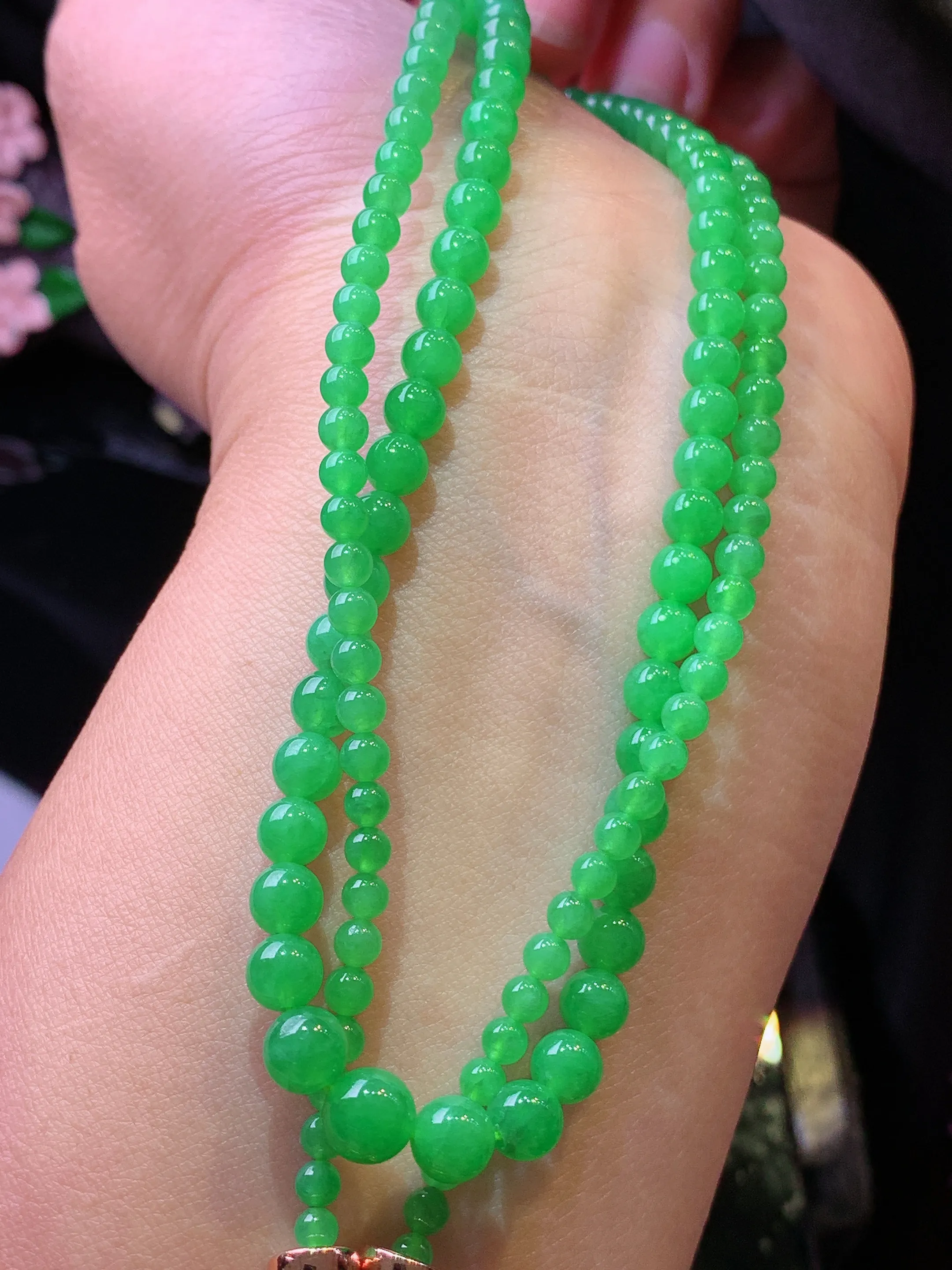 满绿圆珠项链 玉质细腻 水润亮眼 色泽艳丽 整体尺寸6