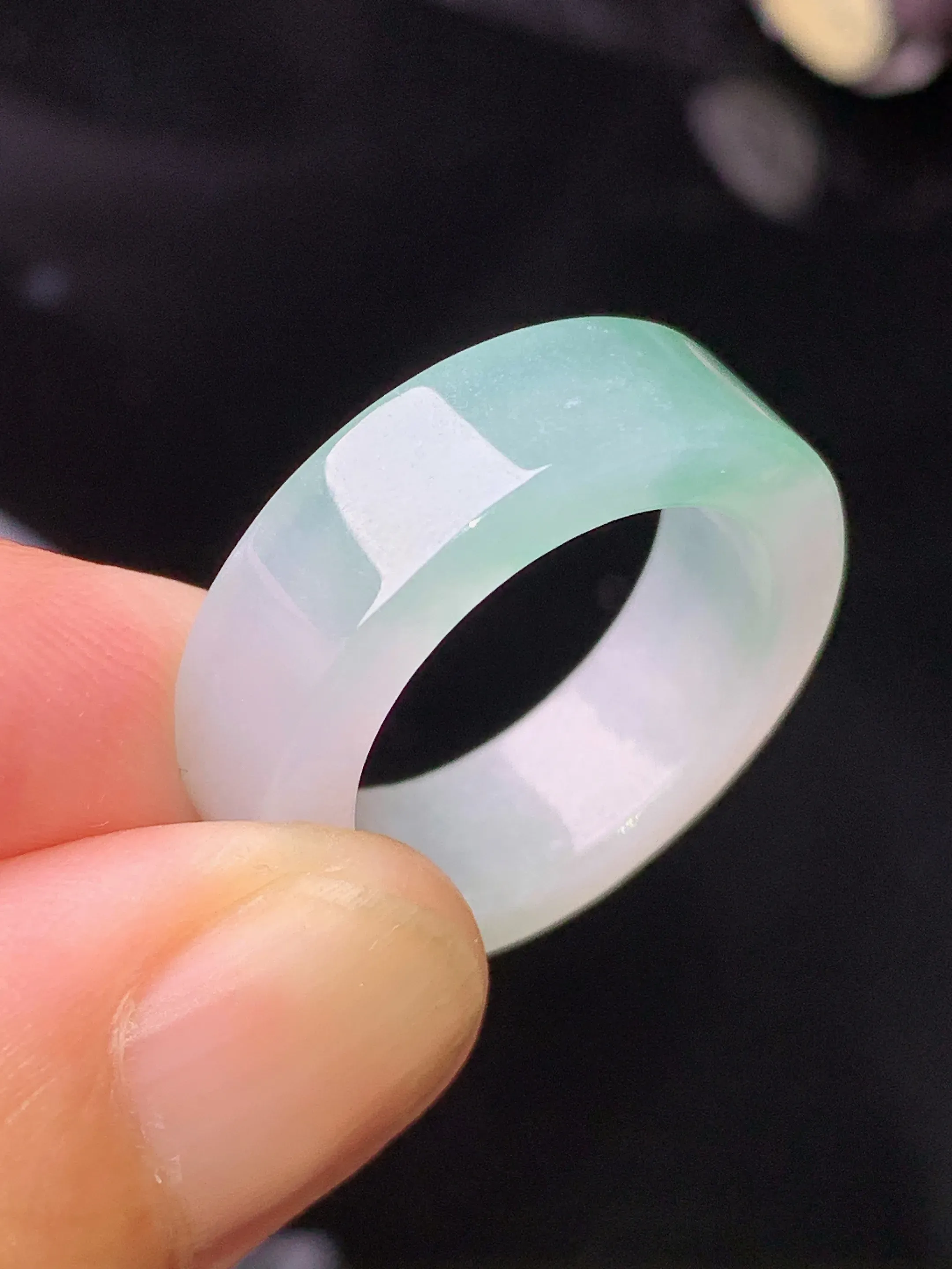 飘绿指环 玉质细腻 水润亮眼 色泽艳丽 圈口11.5 整体尺寸22.6*6.2*3.2