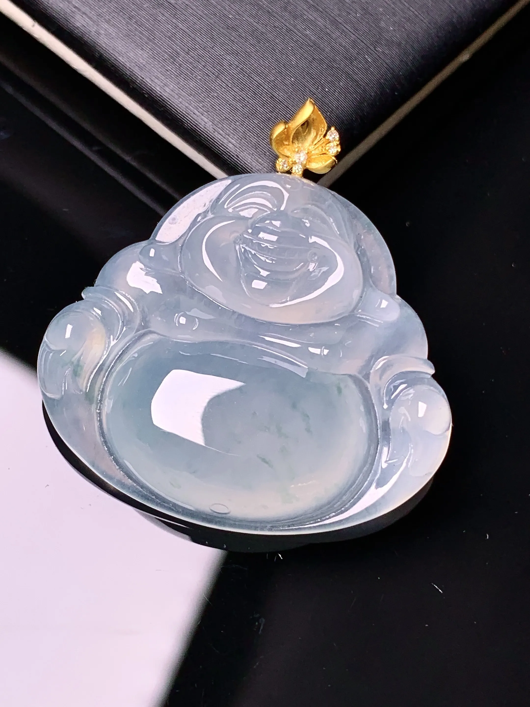 18k金镶嵌冰种佛公吊坠 玉质细腻 水润亮眼 色泽艳丽 整体尺寸30.6*29*6