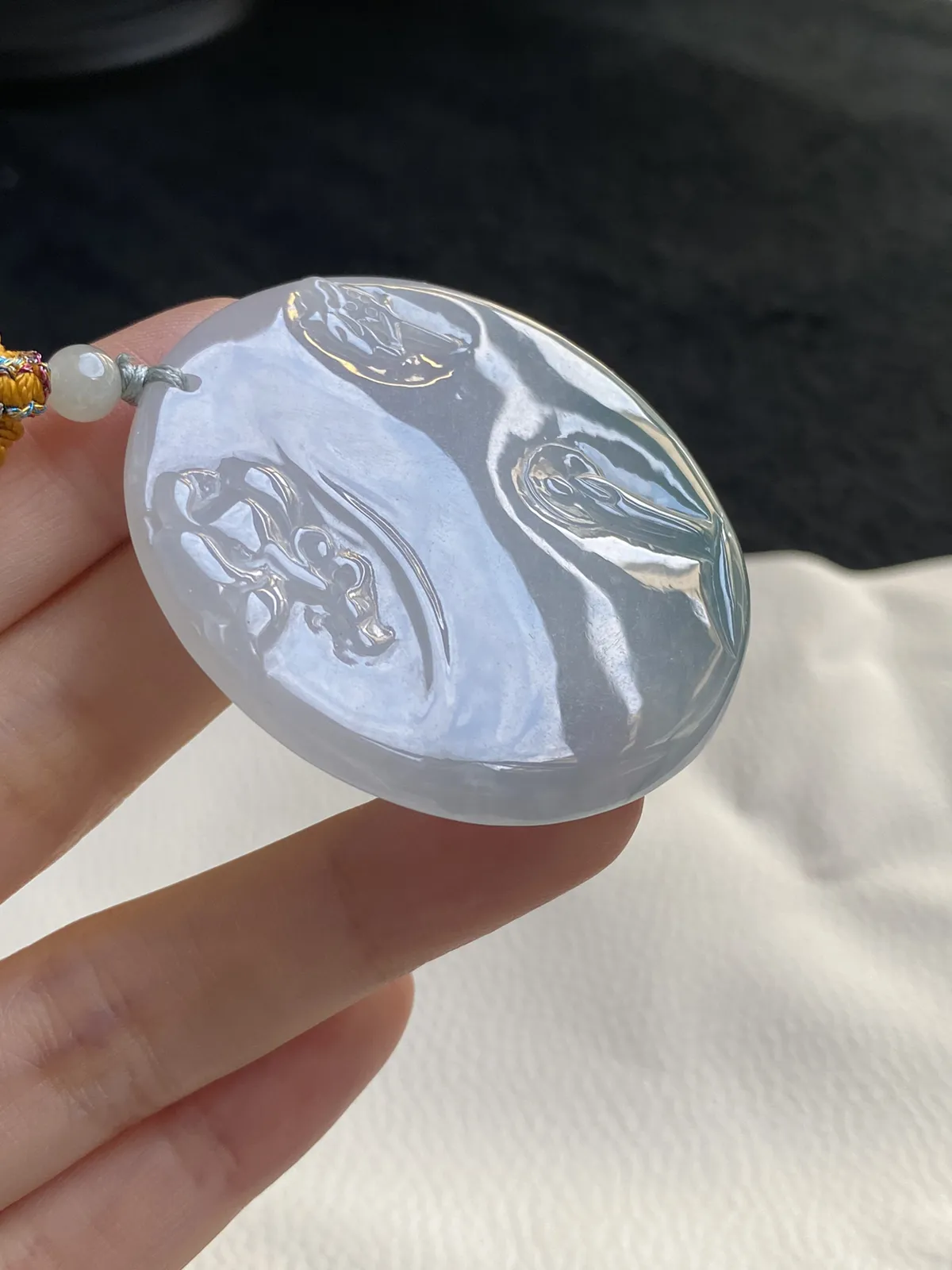 翡翠冰糯种白色山水牌，配珠未测