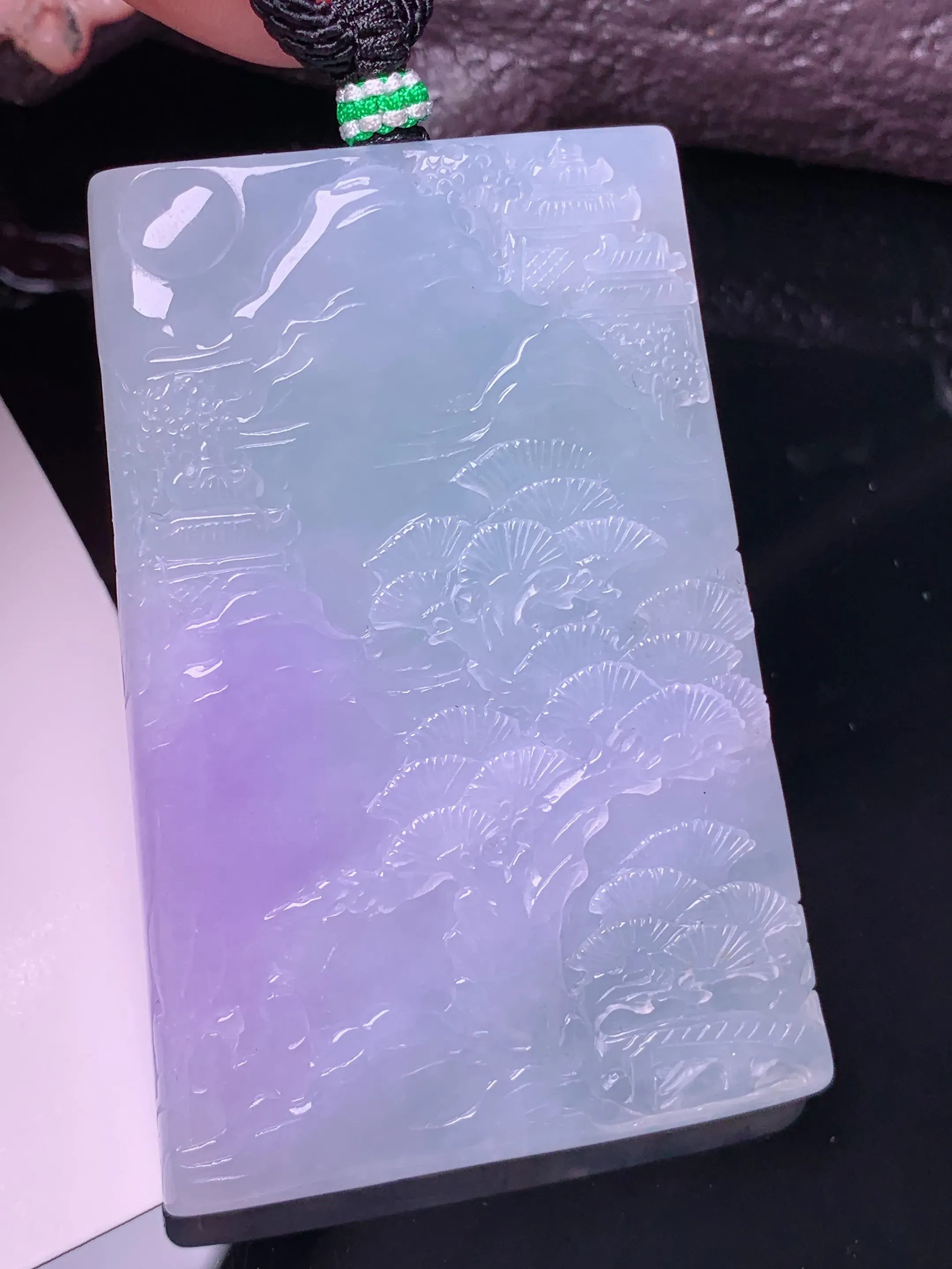 紫罗兰山水牌吊坠 玉质细腻 水润亮眼 色泽艳丽 整体尺寸60*40.8*6.8