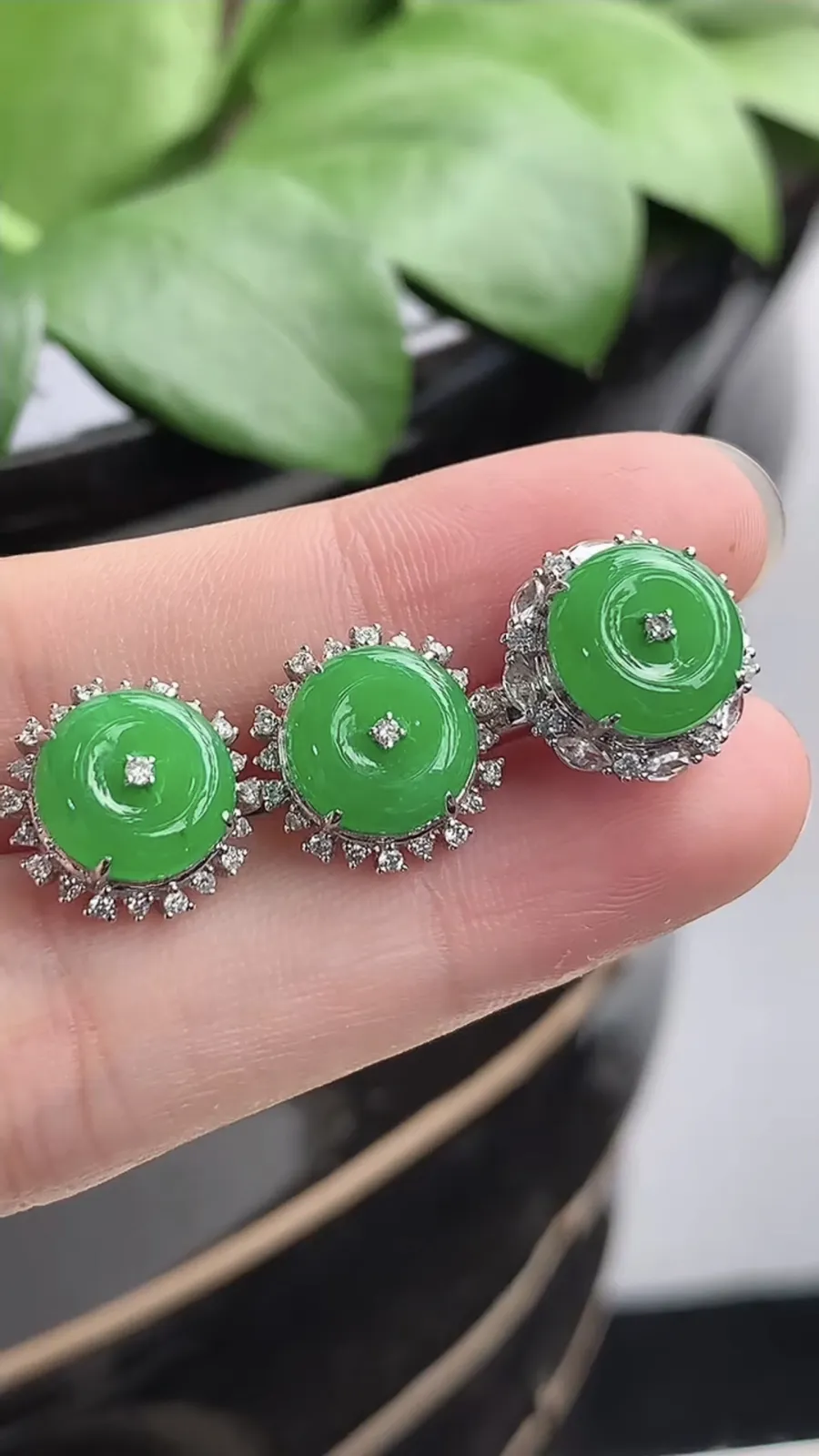 a货翡翠老坑种18K金伴钻镶嵌阳绿平安扣戒指耳钉两件套 圈口18裸石尺寸9.6耳钉9mm 重量7.18g 1206