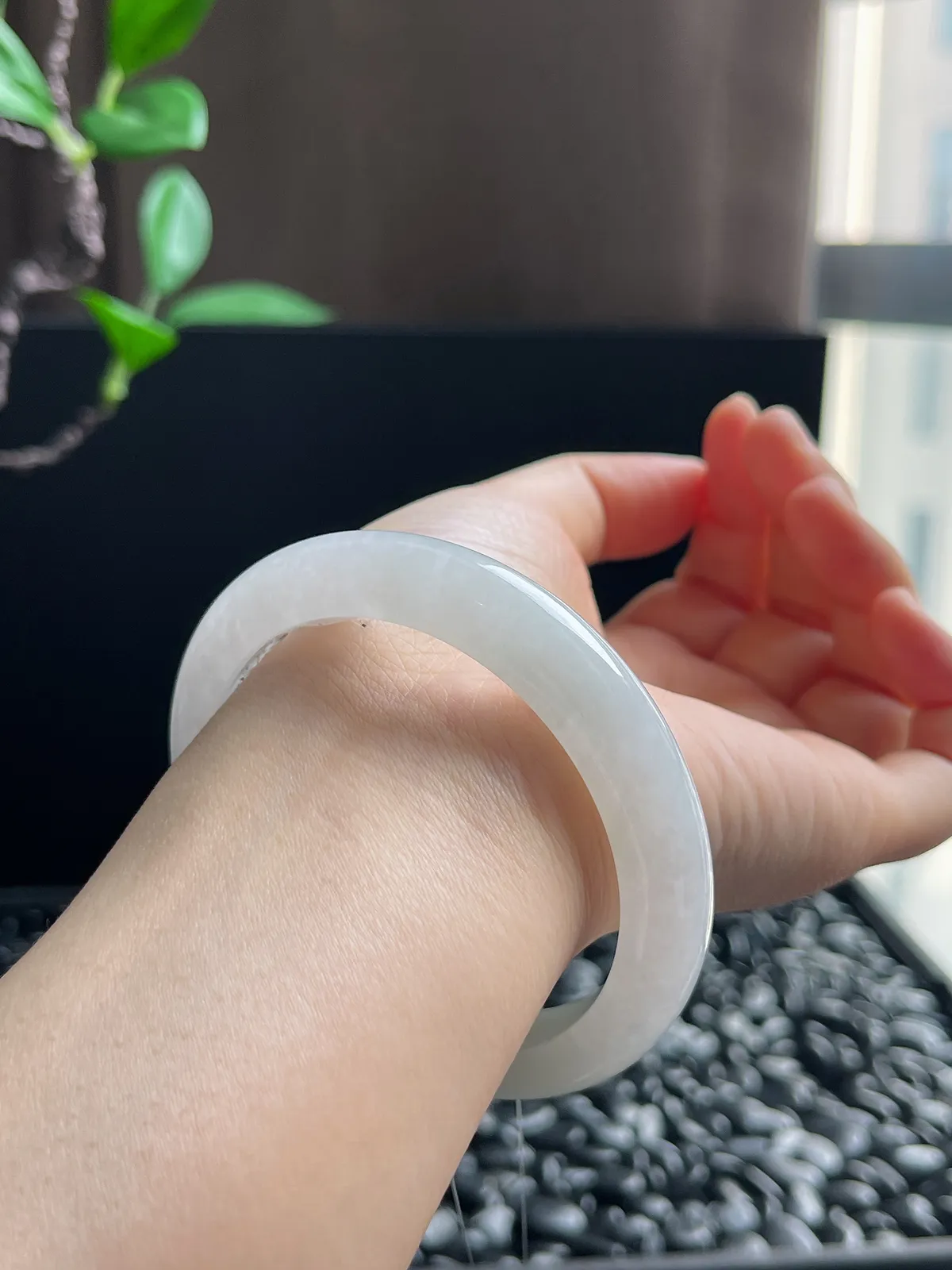 正圈58圈口，翡翠冰糯种白色手镯