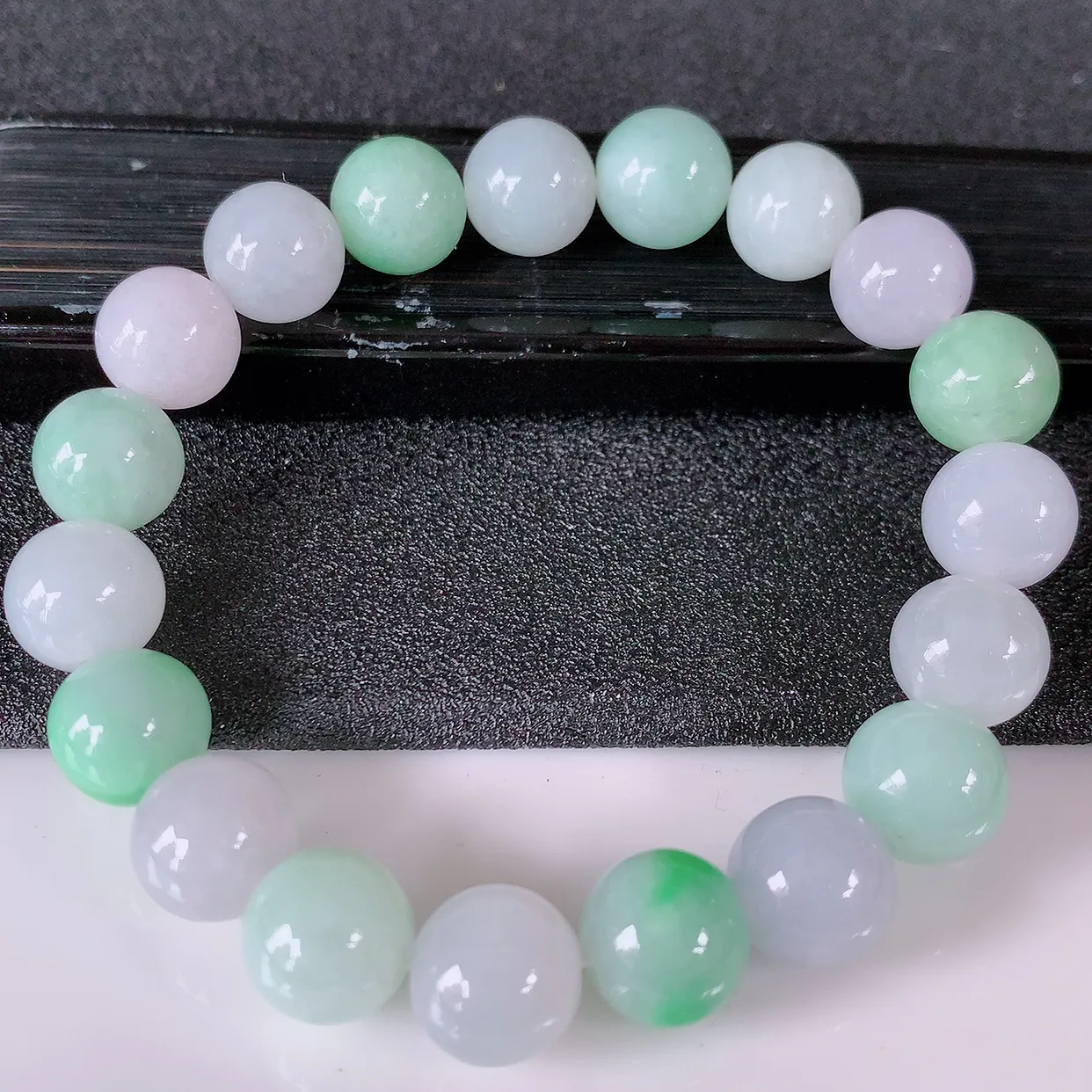 自然光实拍，冰润飘绿翡翠手链，多彩翡翠手串，颜色丰富，料子细腻，高档大气，自戴送礼佳品！#46.11