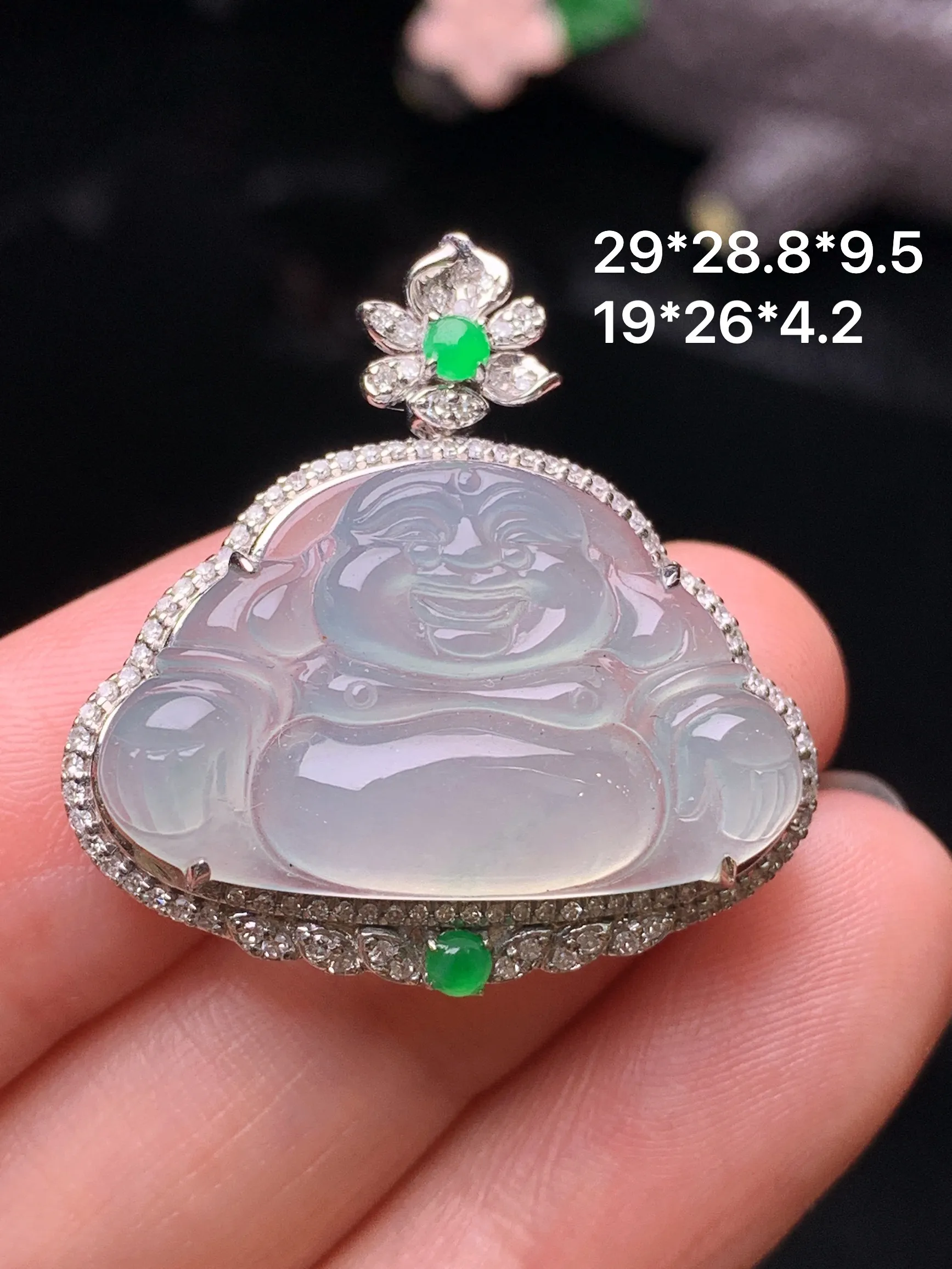 18k金钻镶嵌冰种佛的公吊坠 玉质细腻 水润亮眼 色泽艳丽 整体尺寸29*28.8*9.5