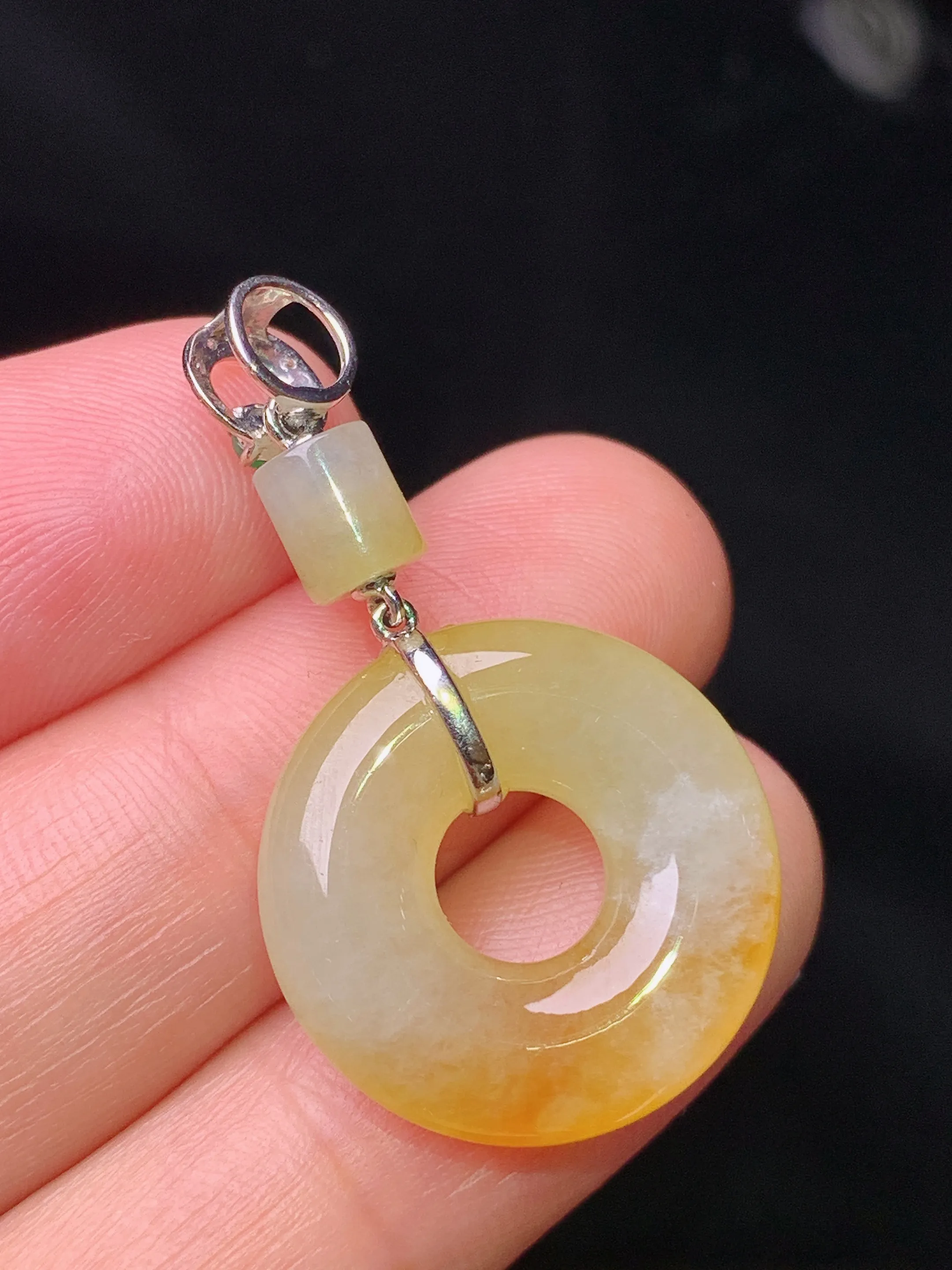 18k金镶嵌黄翡平安环吊坠 玉质细腻 水润亮眼 色泽艳丽 整体尺寸33.8*19*5.2