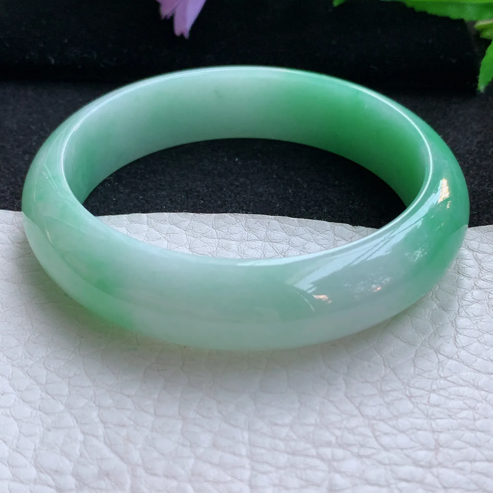 js自然光59*15*7.8轮胎镯 翡翠a货玉手镯冰绿宽边珠宝玉手环