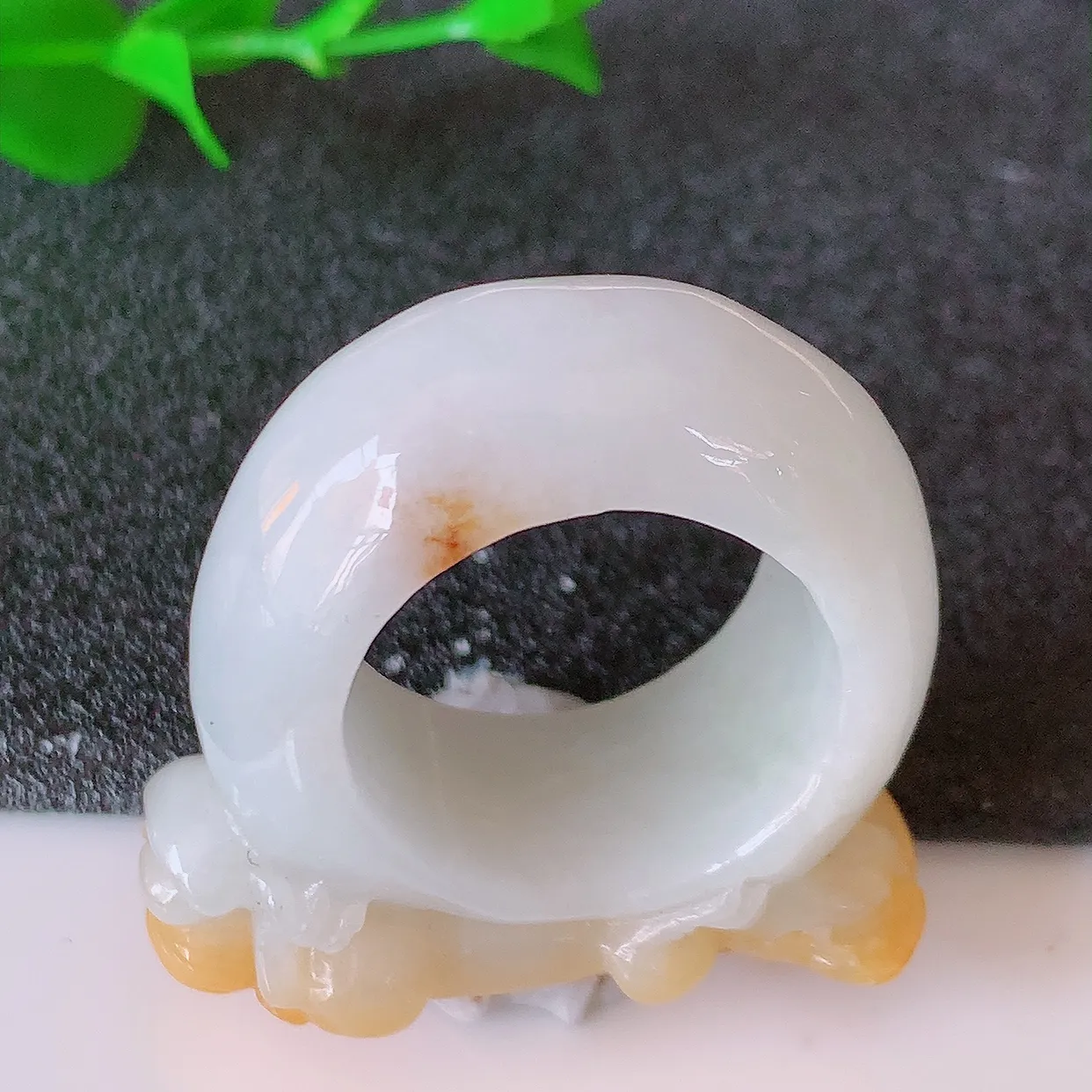 自然光实拍，黄翡貔貅扳指，18.5mm内径双彩翡翠扳指，冰润指环，玉扳指，戒指，财源滚滚，玉质细腻起胶，18圈口，种水好！#57.7尺寸32*31.5*10.8*8.5