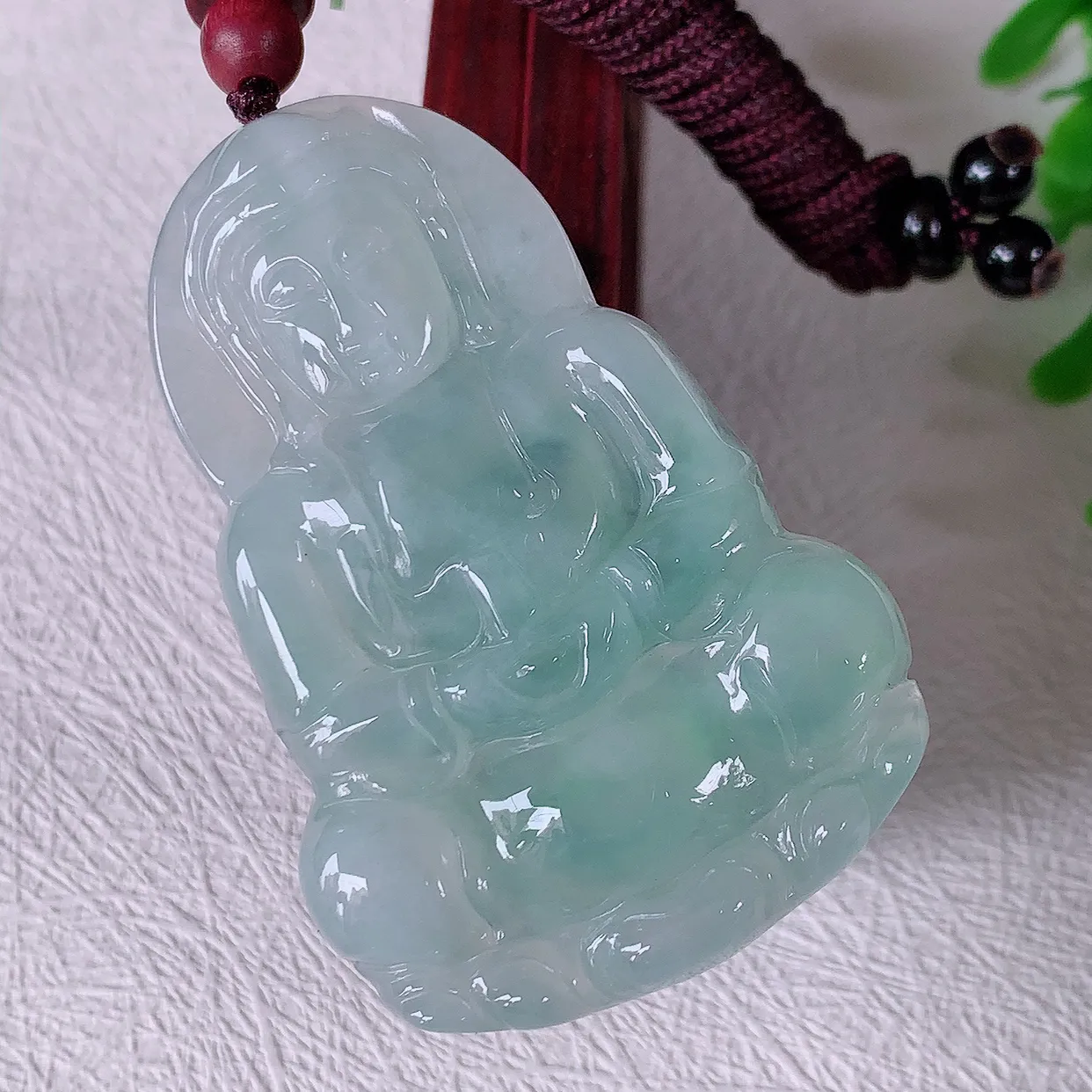 自然光实拍，冰种翡翠观音菩萨吊坠，净瓶观音，冰透亮泽，美观亮丽，观音面相端庄#46.11