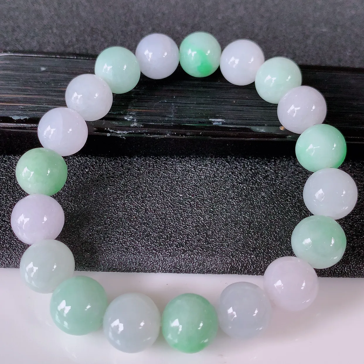 自然光实拍，冰润飘绿翡翠手链，多彩翡翠手串，颜色丰富，料子细腻，高档大气，自戴送礼佳品！#46.11