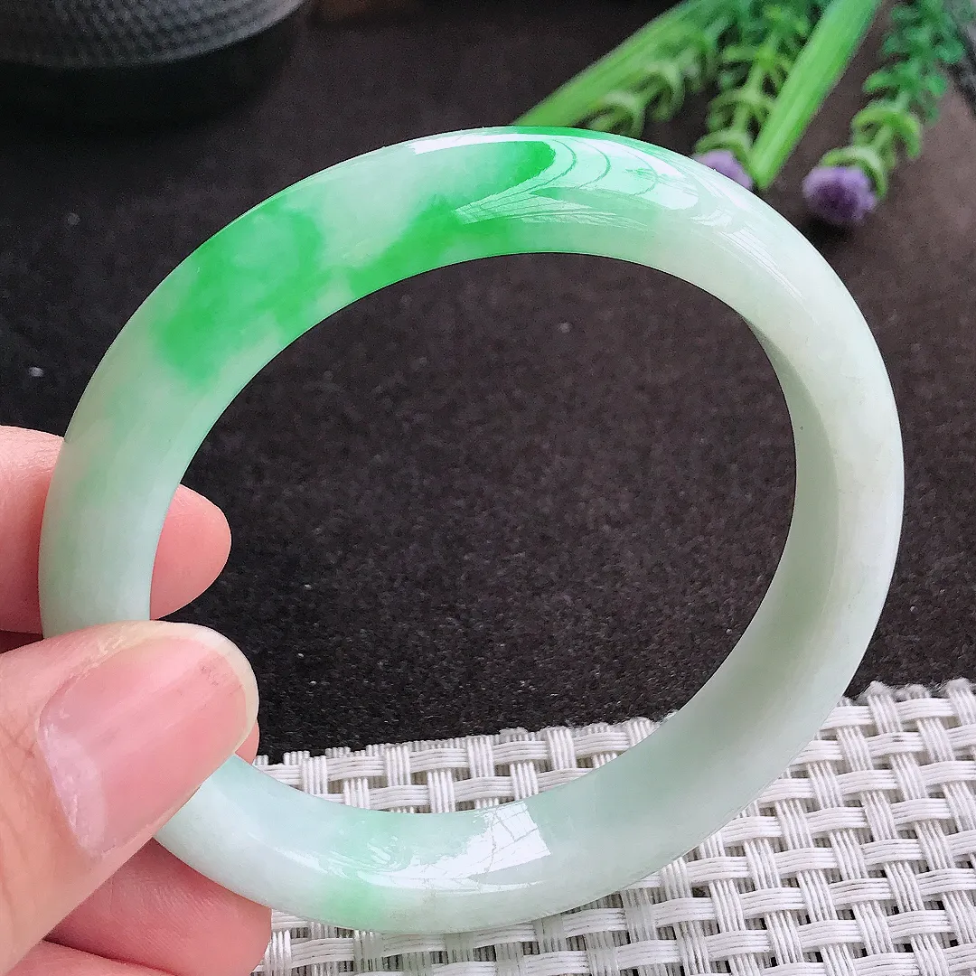 天然A货翡翠57.5/11.8/8.5老坑精美温润飘阳绿手镯宽边玉镯