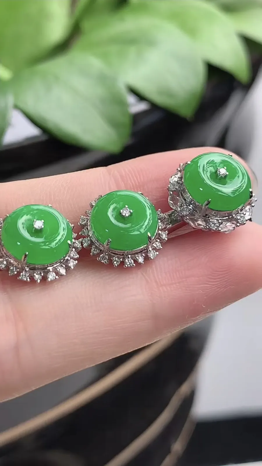 a货翡翠老坑种18K金伴钻镶嵌阳绿平安扣戒指耳钉两件套 圈口18裸石尺寸9.6耳钉9mm 重量7.1