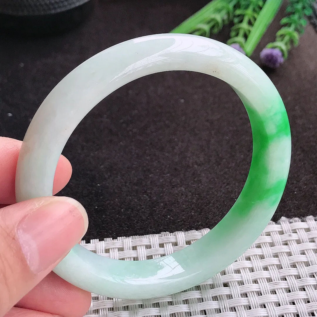 天然A货翡翠57.5/11.8/8.5老坑精美温润飘阳绿手镯宽边玉镯