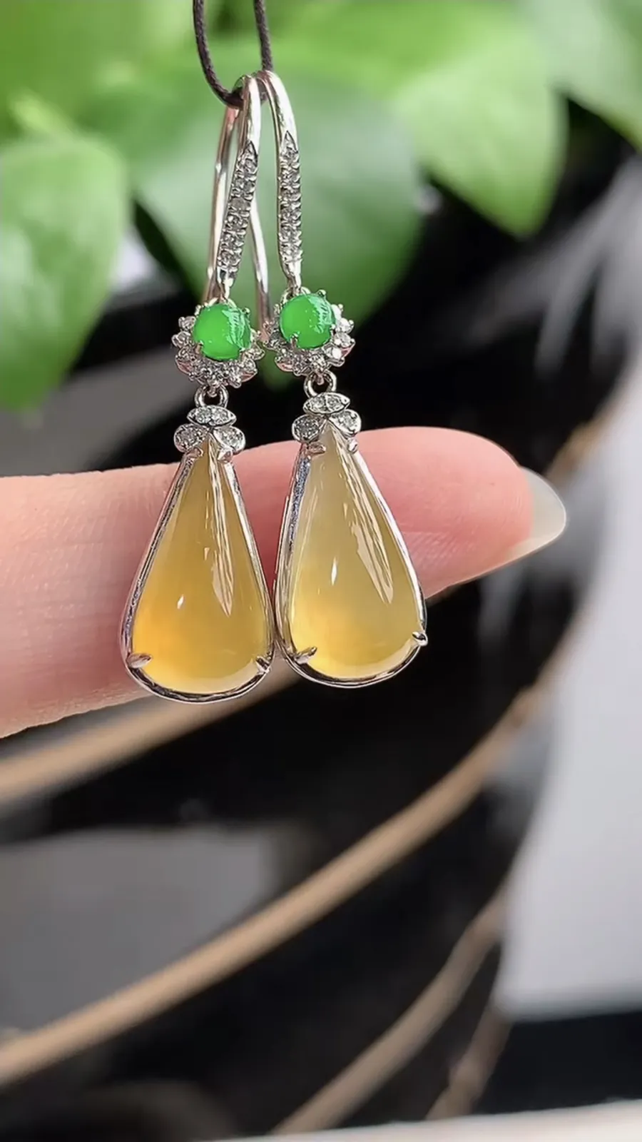 a货翡翠老坑冰种18K金镶嵌黄翡水滴耳坠 尺寸12.3×6.4×6mm 重量3.16g 1207