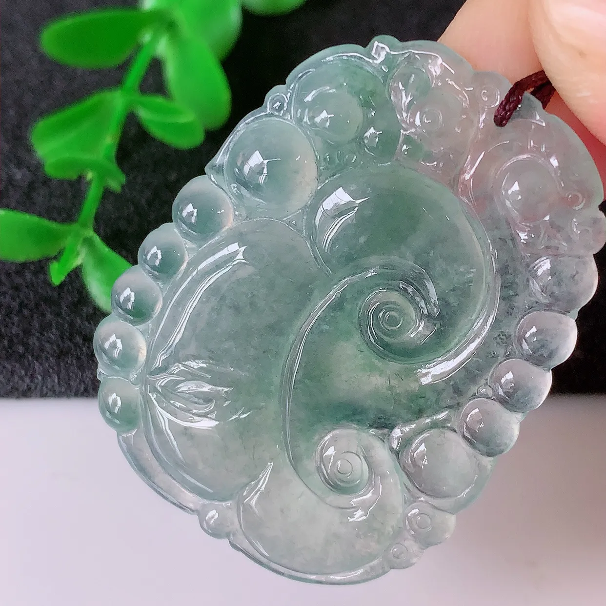 自然光实拍，冰种翡翠如意吊坠，上身效果非常美，饱满大气，工艺美，万事如意，如意一生 #01.11