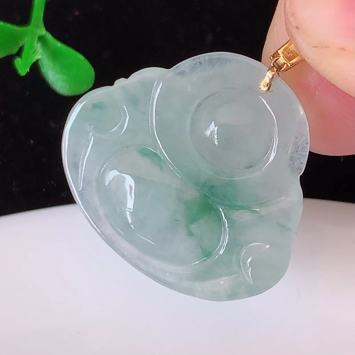 18K金镶嵌冰种飘花翡翠佛公吊坠，种老水足，雕工精湛 ，寓意美好，佩戴时尚出众！#49.7