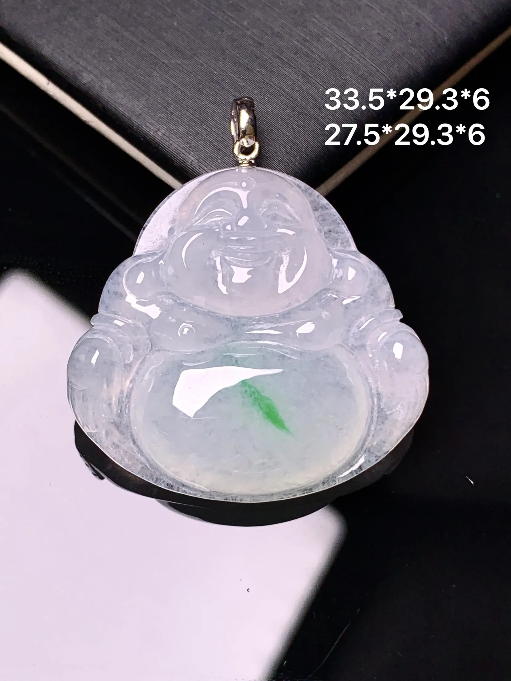 18k金镶嵌飘绿佛公吊坠 玉质细腻 水润亮眼 色泽艳丽 整体尺寸33.5*29.3*6