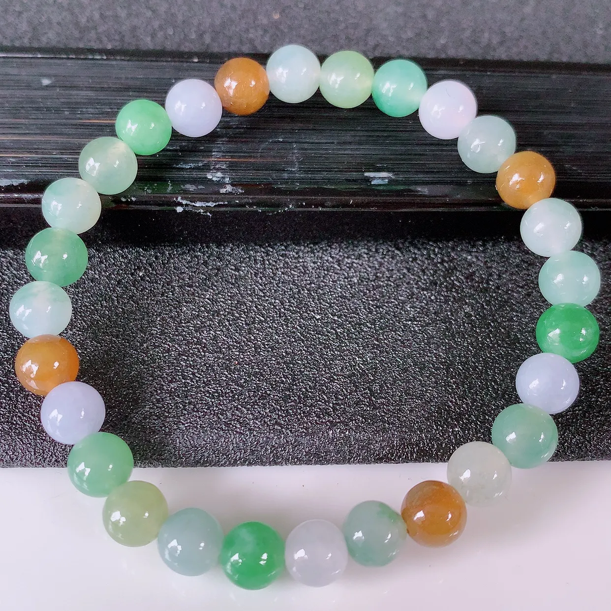 自然光实拍，冰多宝翡翠手链，多彩翡翠手串，颜色丰富，料子细腻，高档大气，自戴送礼佳品！#46.11取