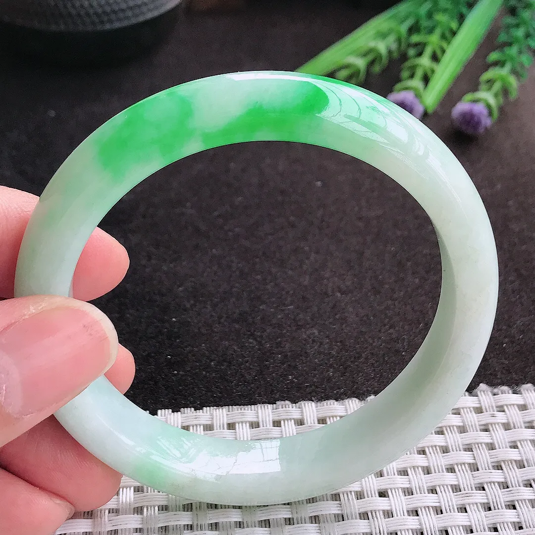 天然A货翡翠57.5/11.8/8.5老坑精美温润飘阳绿手镯宽边玉镯