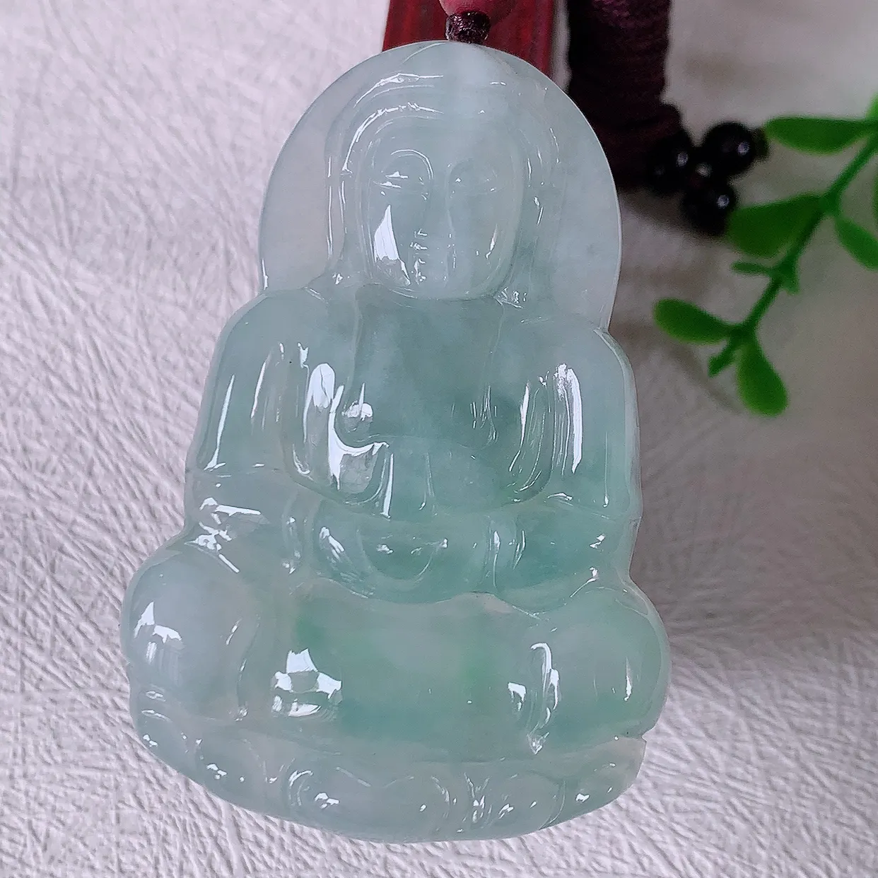自然光实拍，冰种翡翠观音菩萨吊坠，净瓶观音，冰透亮泽，美观亮丽，观音面相端庄#46.11