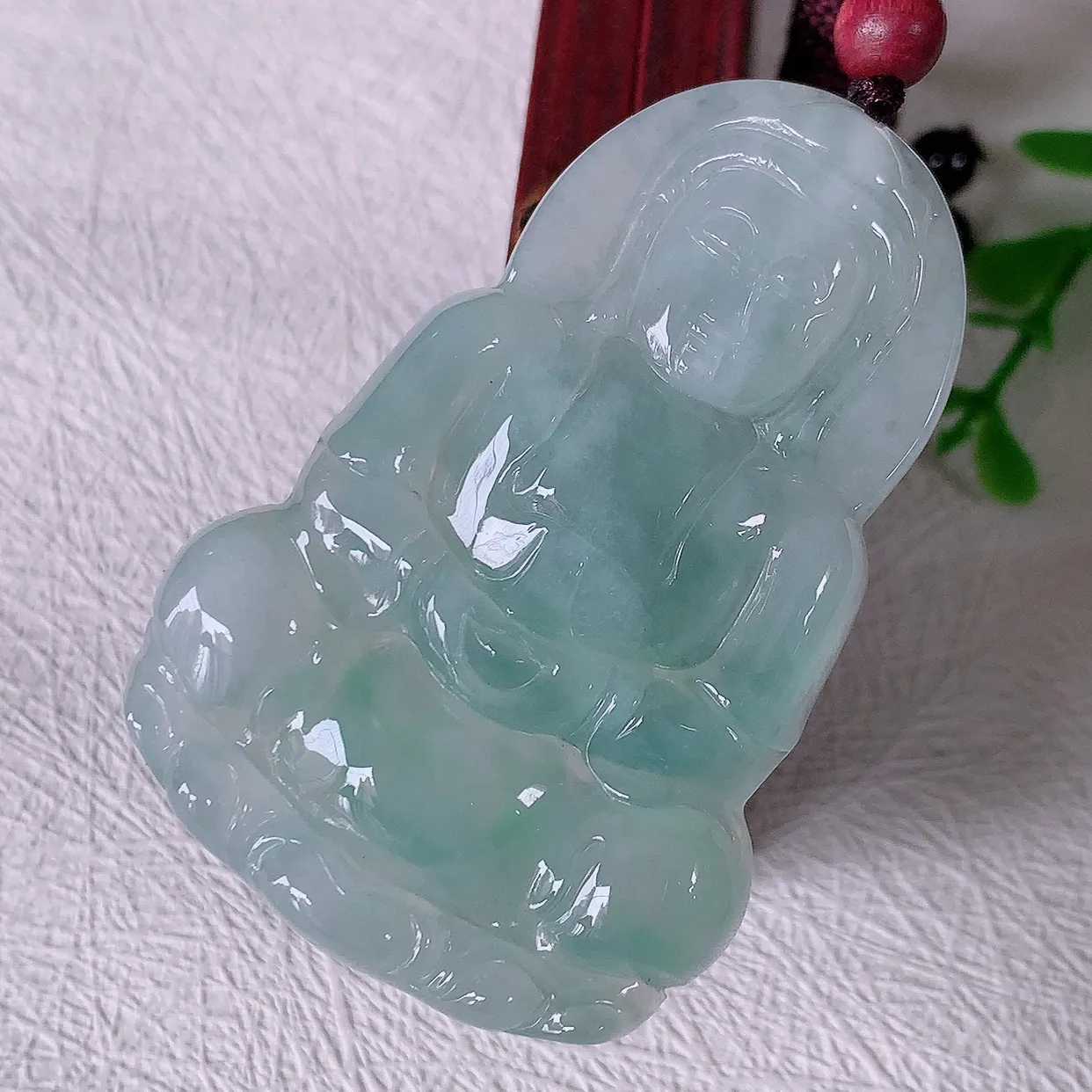自然光实拍，冰种翡翠观音菩萨吊坠，净瓶观音，冰透亮泽，美观亮丽，观音面相端庄#46.11