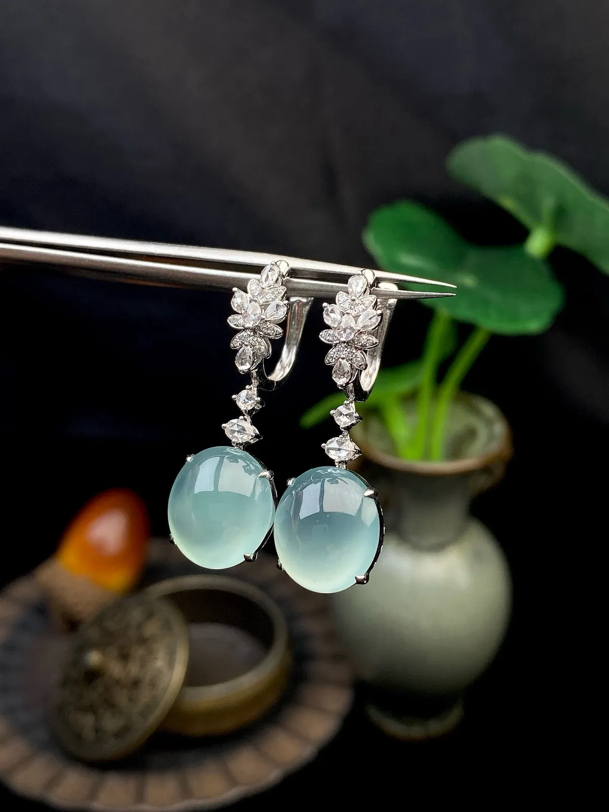 【冰种蛋面耳坠】质地细润，起刚起荧光，18K金钻镶嵌，裸石尺寸11.4*10*4.8毫米