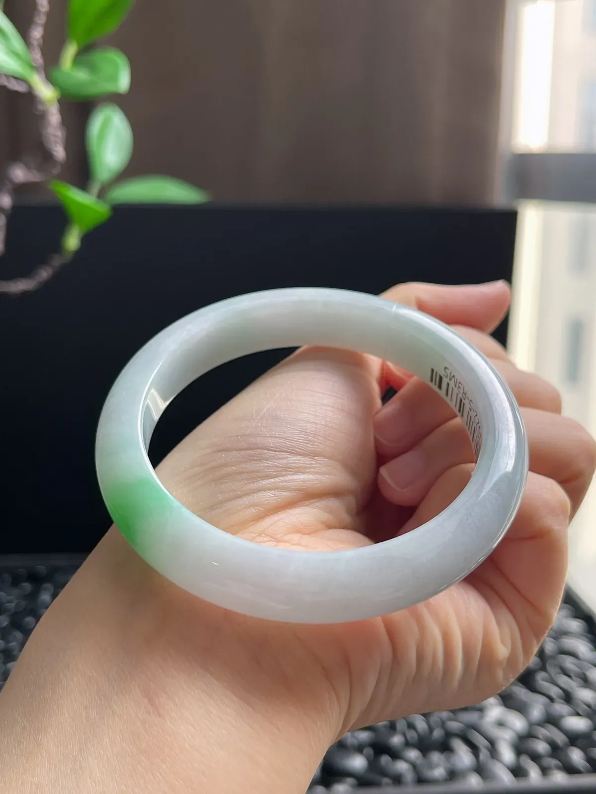 正圈60圈口，翡翠糯化种飘绿手镯