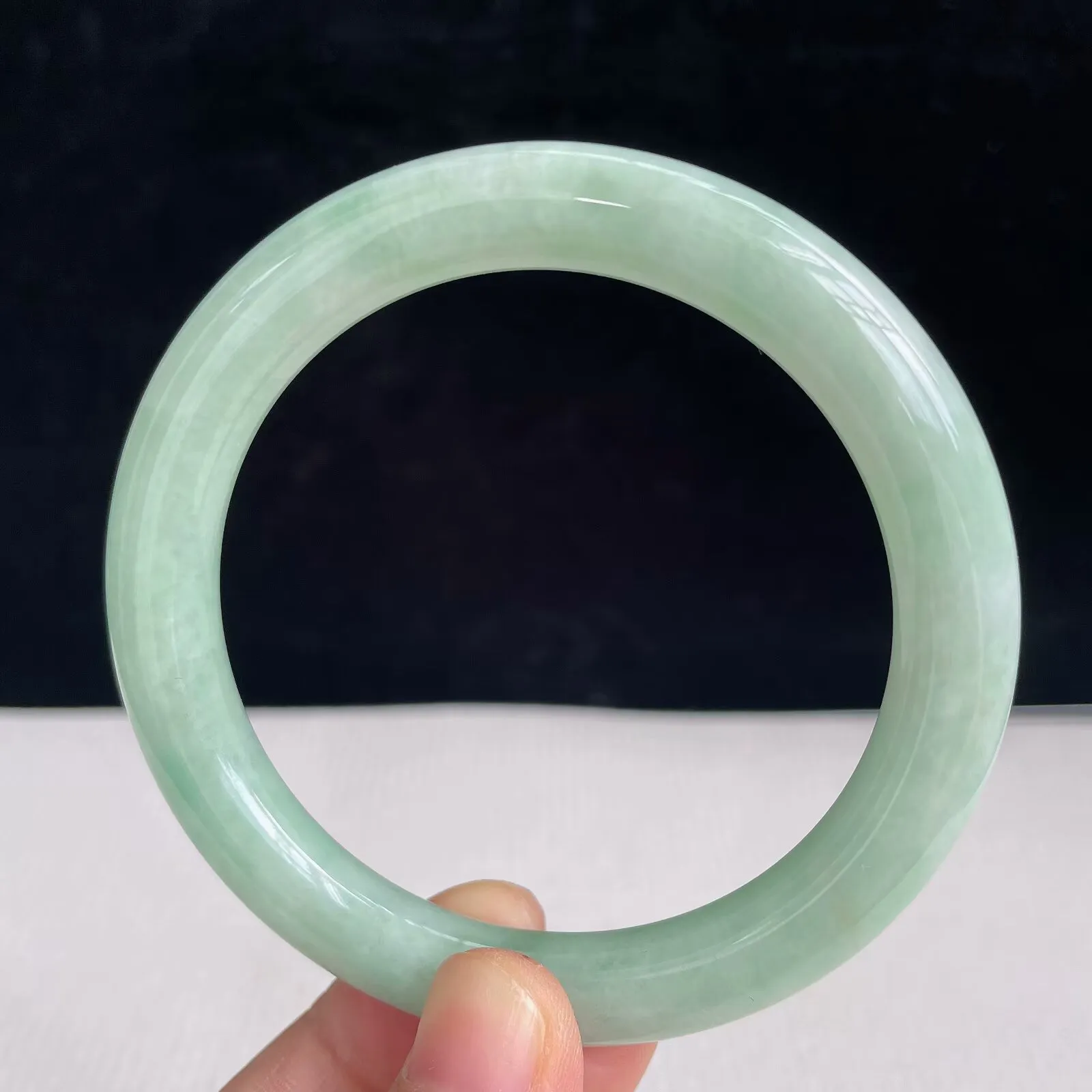 56圈飘绿玉镯翡翠A货苹果绿好种色手镯44.16 g