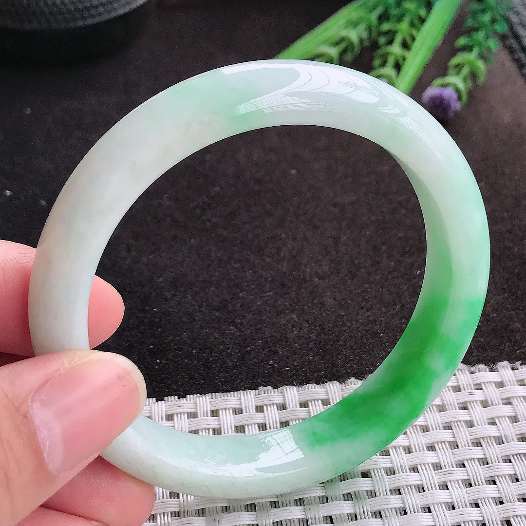 天然A货翡翠57.5/11.8/8.5老坑精美温润飘阳绿手镯宽边玉镯