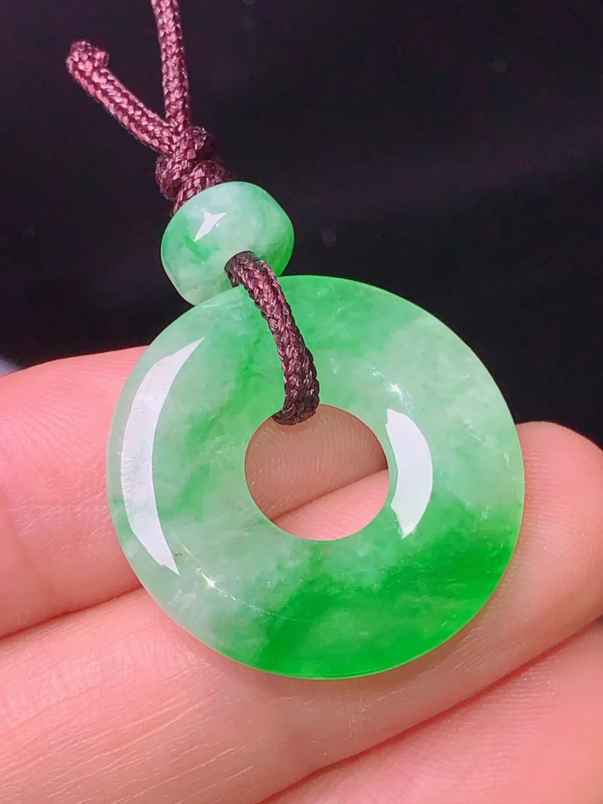 飘阳平安环吊坠 玉质细腻 色泽清新艳丽 整体尺寸23.2*3.5