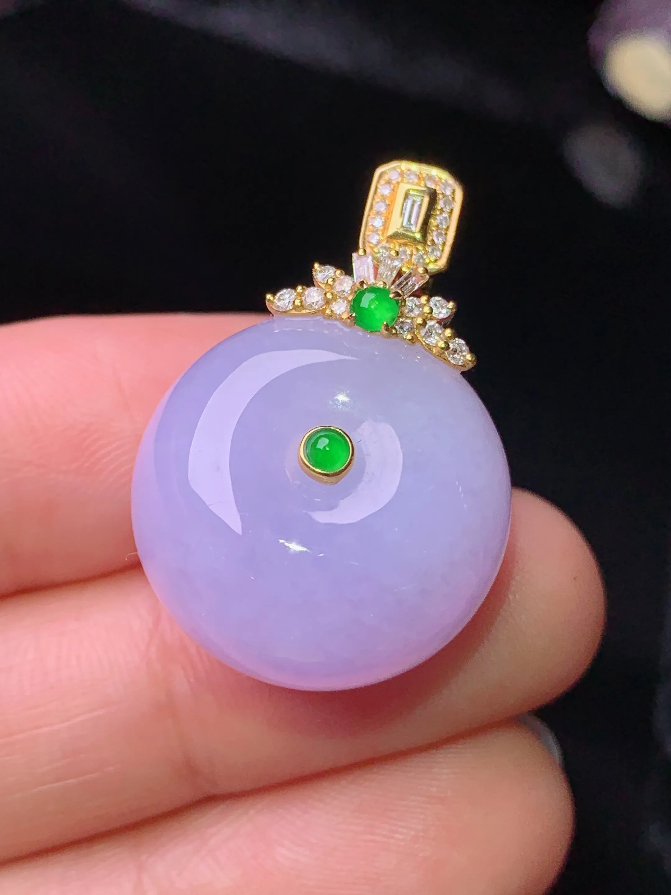 18k金钻镶嵌紫罗兰平安扣吊坠 玉质细腻 水润亮眼 色泽艳丽 整体尺寸27.8*19*13.3