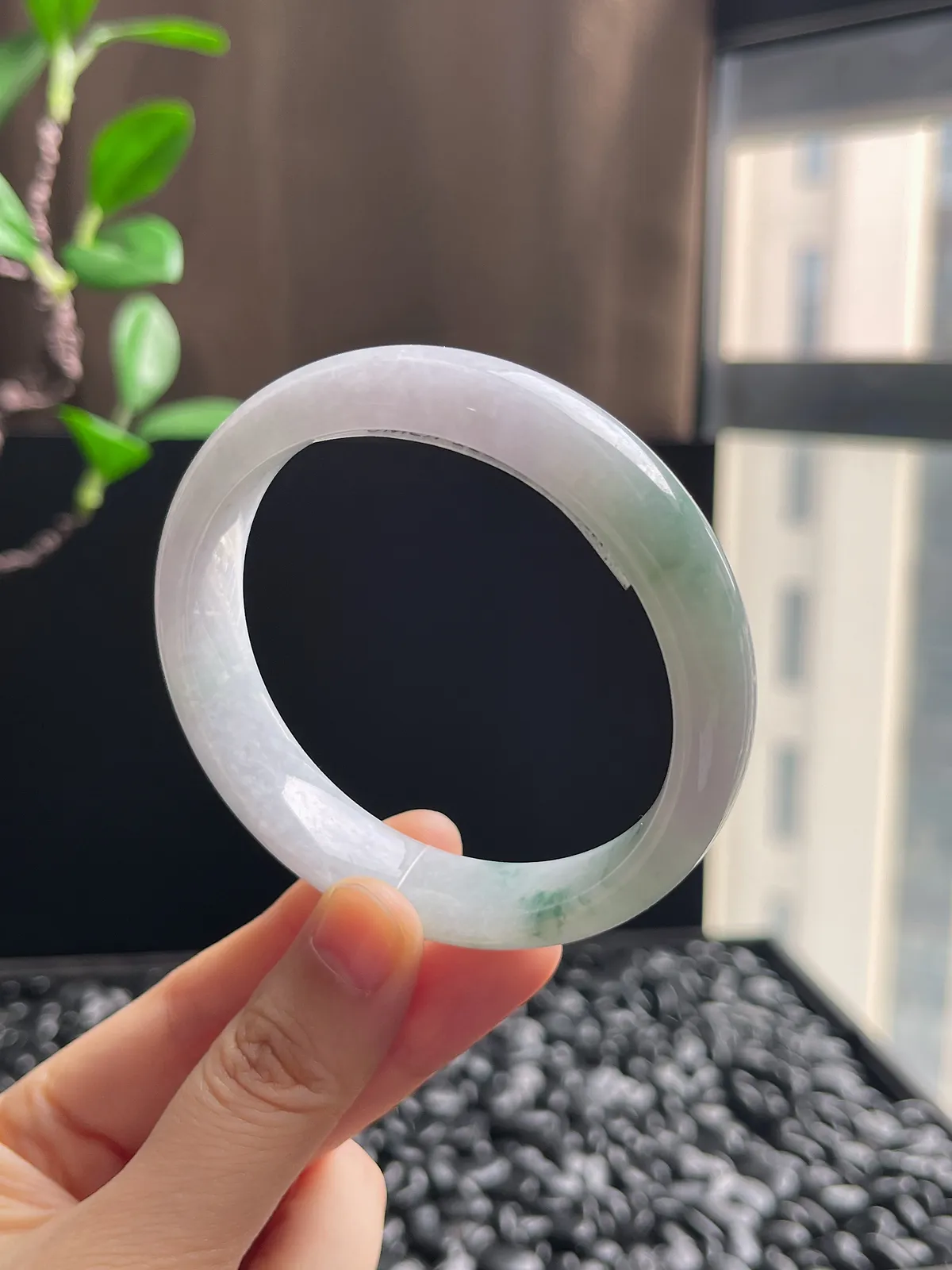 正圈57.2圈口，翡翠糯化种飘绿手镯