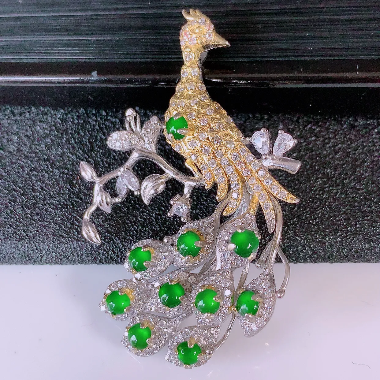 冰透满绿翡翠925银镶嵌凤凰胸针，自然光实拍，翠色灵动，颜色漂亮，种老水足，品相佳，佩戴佳品！#97.11整体45*29*7裸石3*3